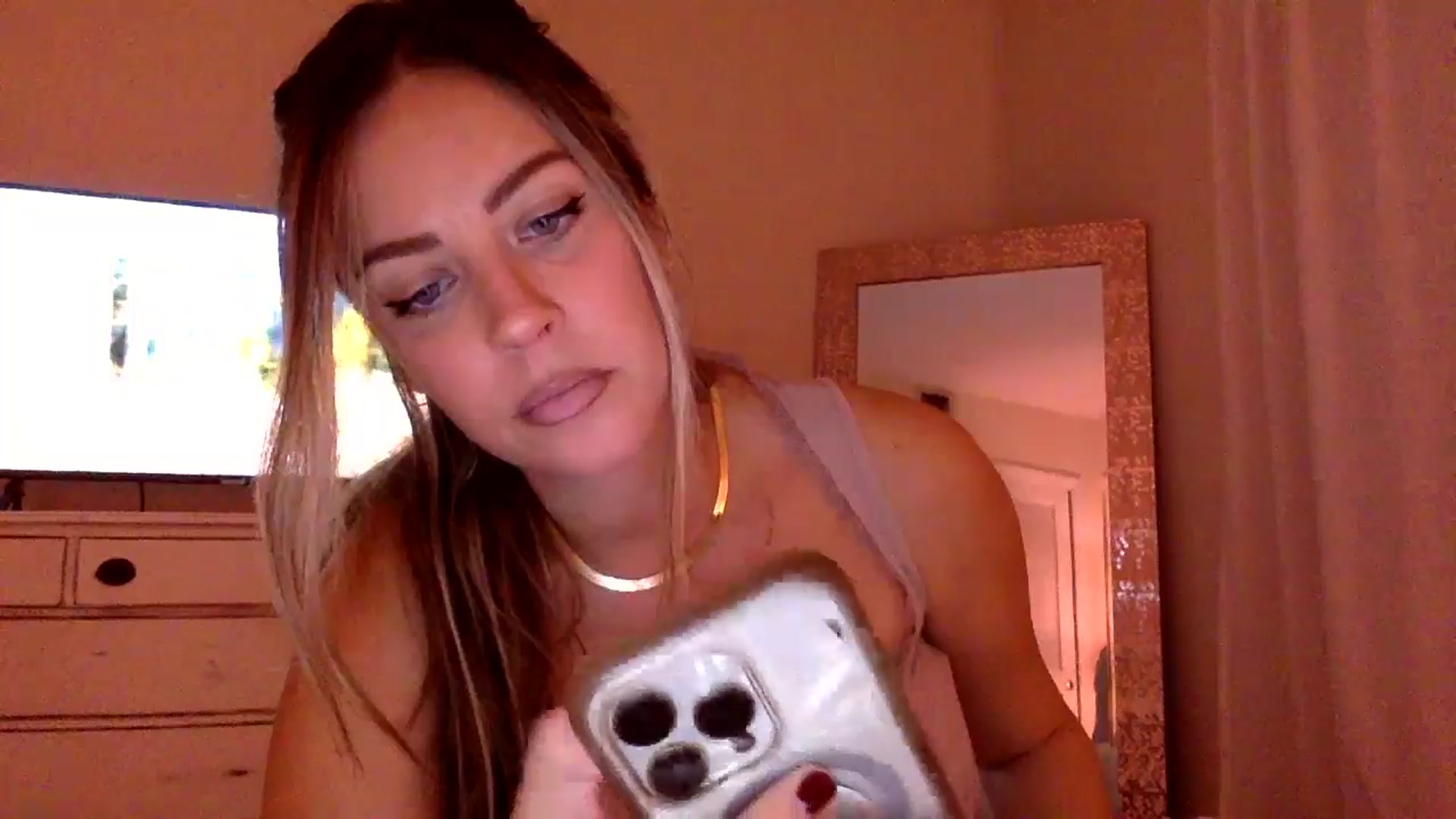 Gallery image thumbnail from DaniSendLuv's myfreecams stream on, 11/24/2024, 02:01 image 13 of 20