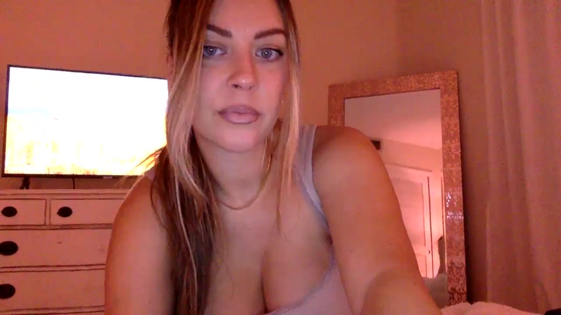 Gallery image thumbnail from DaniSendLuv's myfreecams stream on, 11/24/2024, 02:01 image 8 of 20