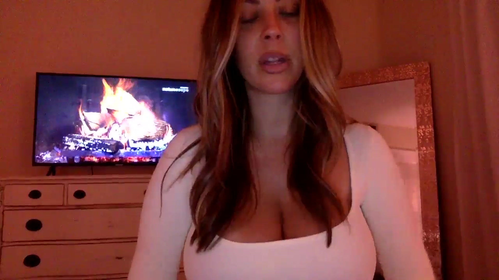 Gallery image thumbnail from DaniSendLuv's myfreecams stream on, 11/26/2024, 01:27 image 7 of 20