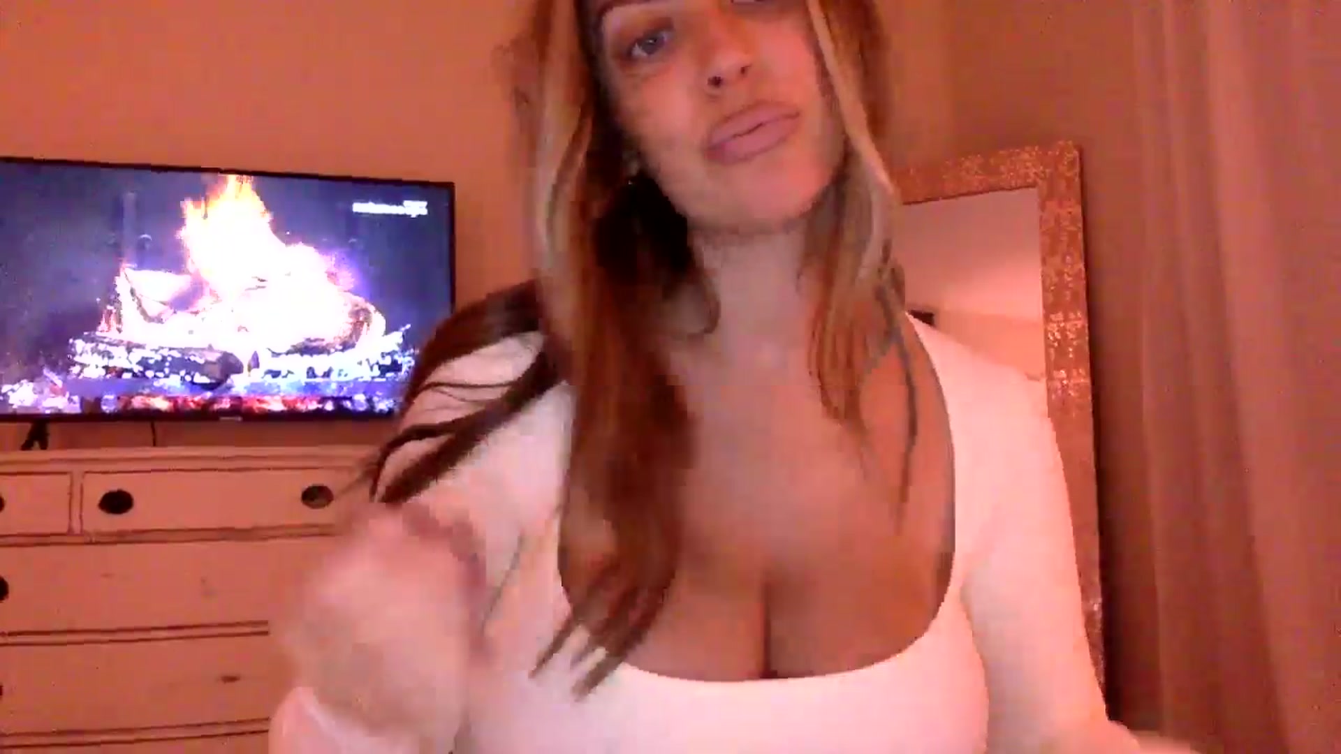 Gallery image thumbnail from DaniSendLuv's myfreecams stream on, 11/26/2024, 01:27 image 14 of 20