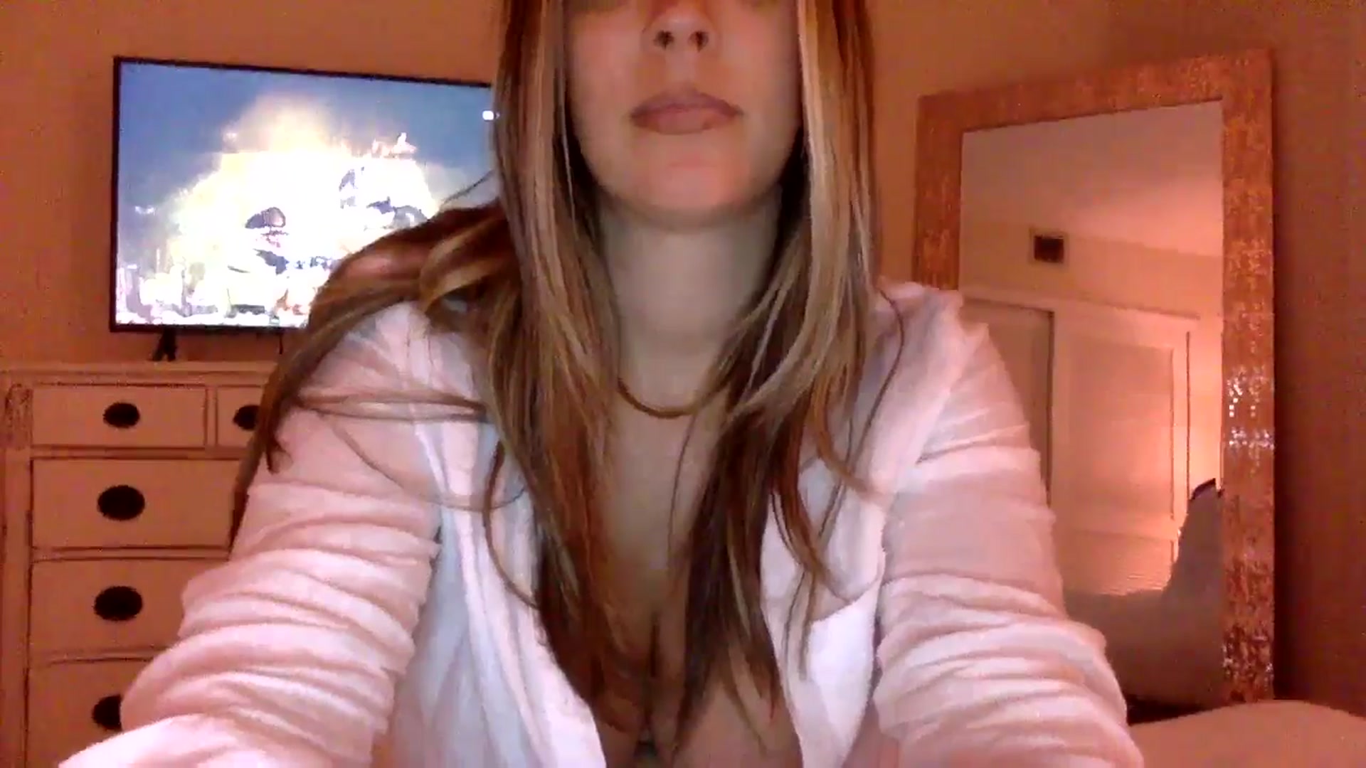 Gallery image thumbnail from DaniSendLuv's myfreecams stream on, 11/27/2024, 24:32 image 6 of 20