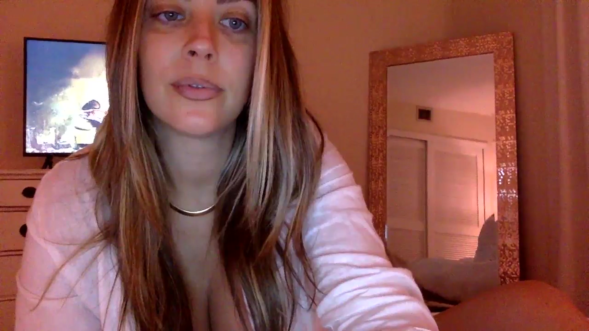 Gallery image thumbnail from DaniSendLuv's myfreecams stream on, 11/27/2024, 24:32 image 2 of 20