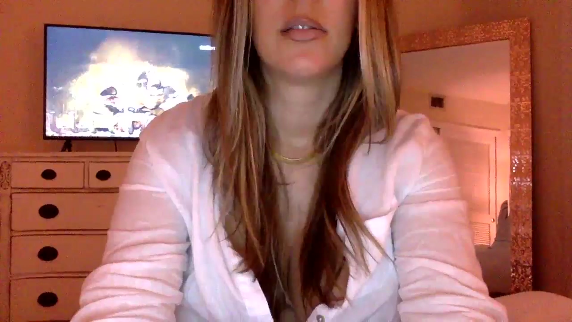 Gallery image thumbnail from DaniSendLuv's myfreecams stream on, 11/27/2024, 24:32 image 9 of 20