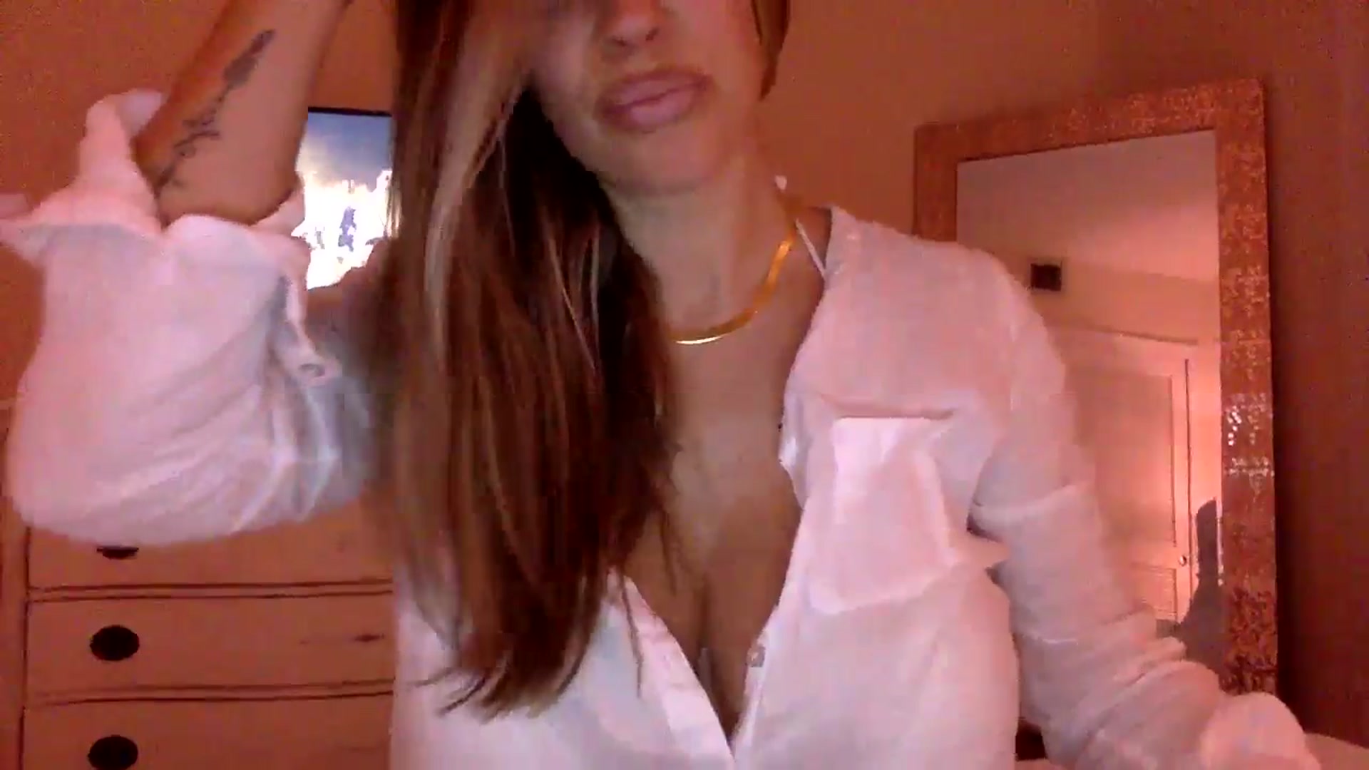 Gallery image thumbnail from DaniSendLuv's myfreecams stream on, 11/27/2024, 24:32 image 16 of 20