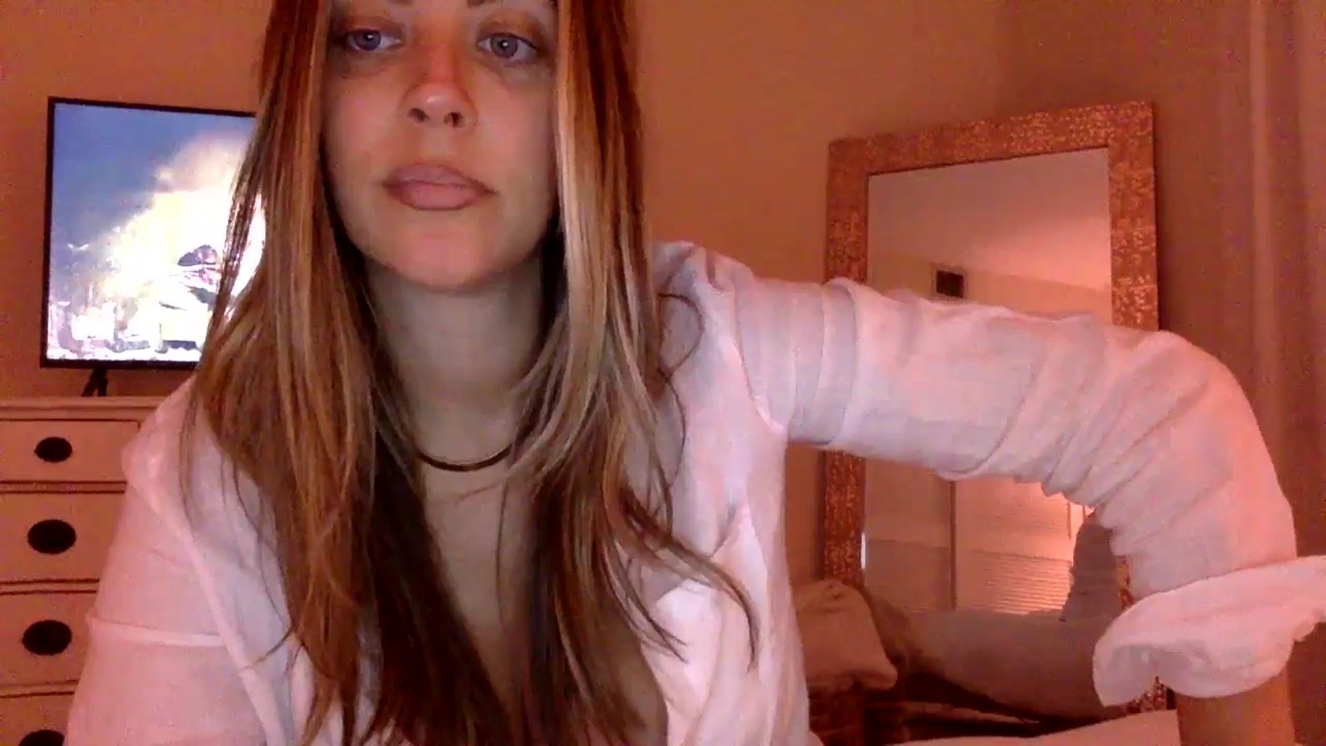 Gallery image thumbnail from DaniSendLuv's myfreecams stream on, 11/27/2024, 24:32 image 5 of 20