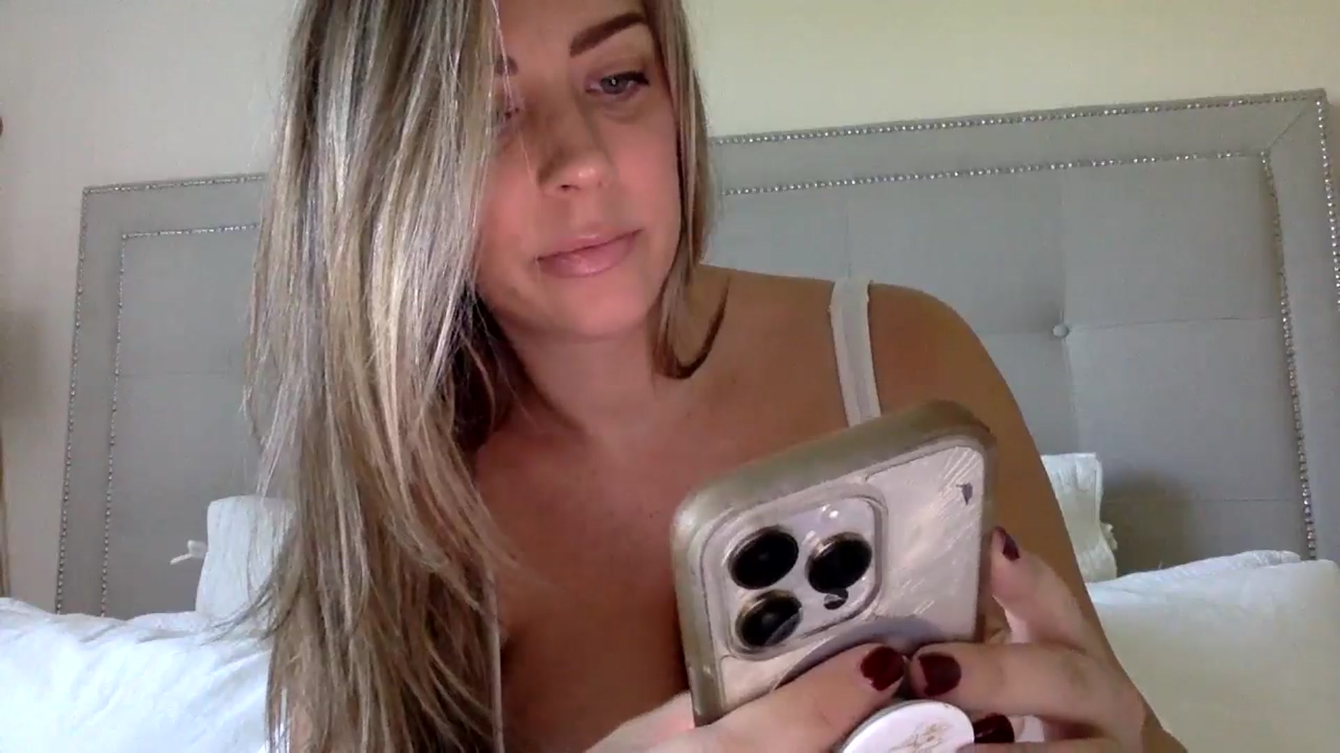 Gallery image thumbnail from DaniSendLuv's myfreecams stream on, 12/03/2024, 19:21 image 5 of 20