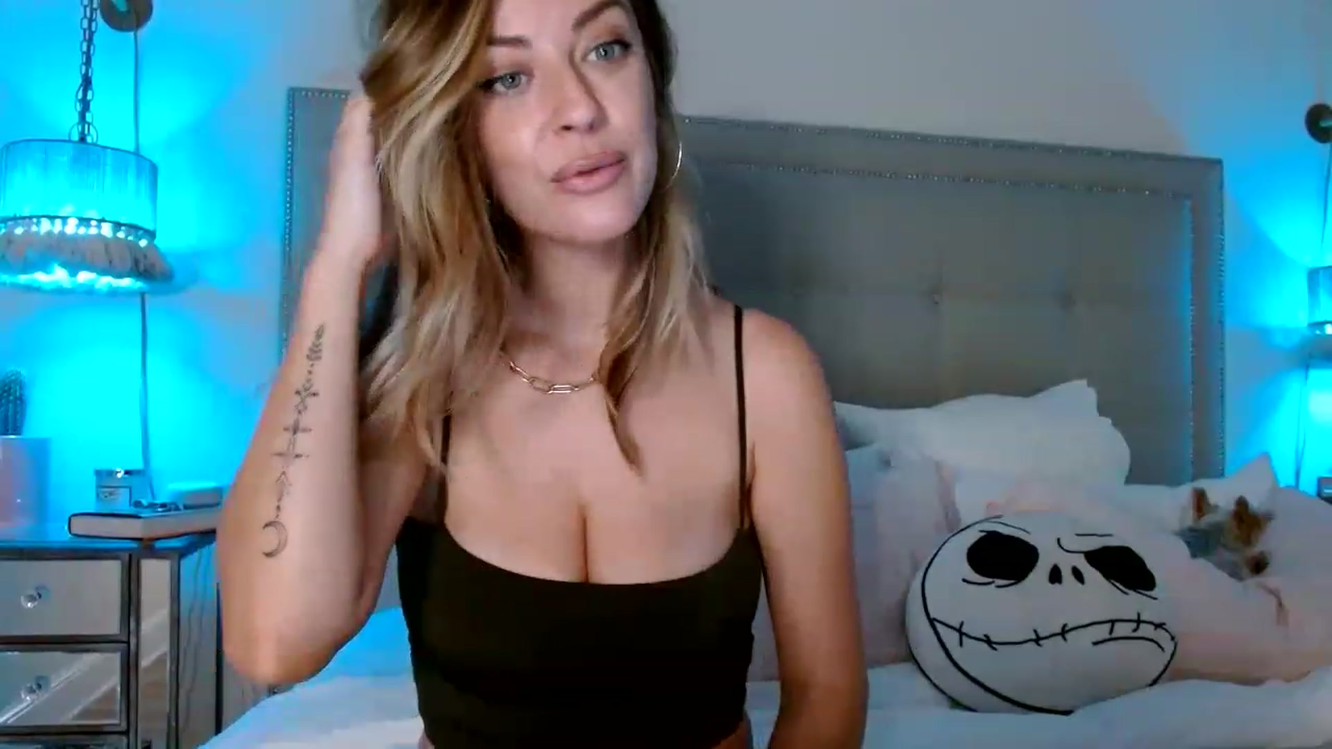 Gallery image thumbnail from DaniSendNudes's myfreecams stream on, 12/06/2022, 05:59 image 10 of 20
