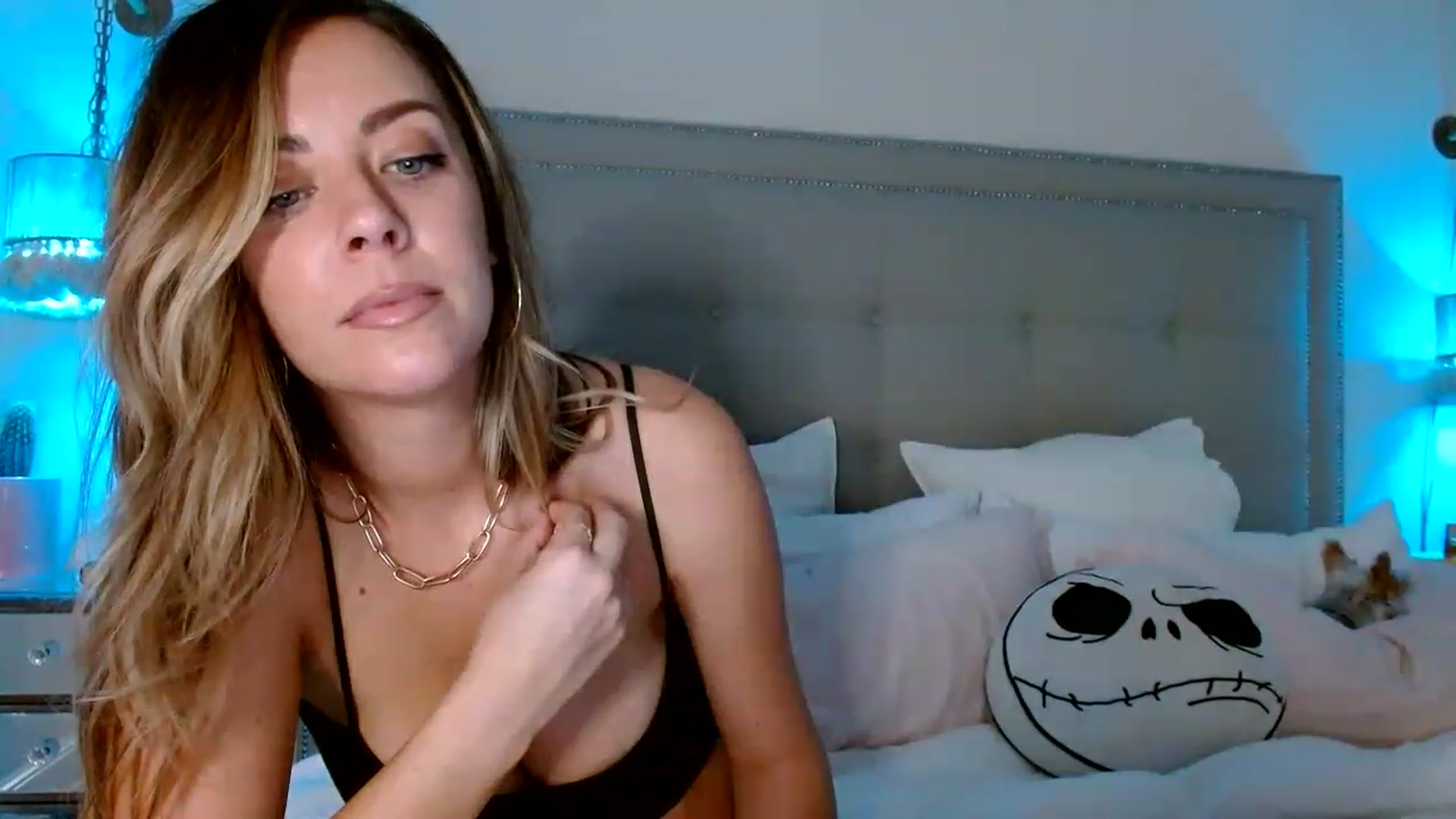 Gallery image thumbnail from DaniSendNudes's myfreecams stream on, 12/06/2022, 05:59 image 12 of 20
