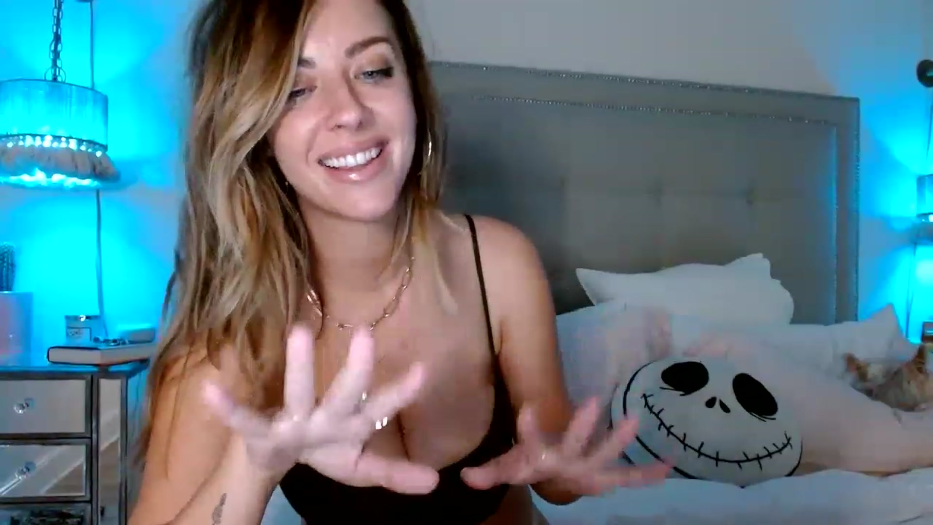 Gallery image thumbnail from DaniSendNudes's myfreecams stream on, 12/06/2022, 06:39 image 11 of 20