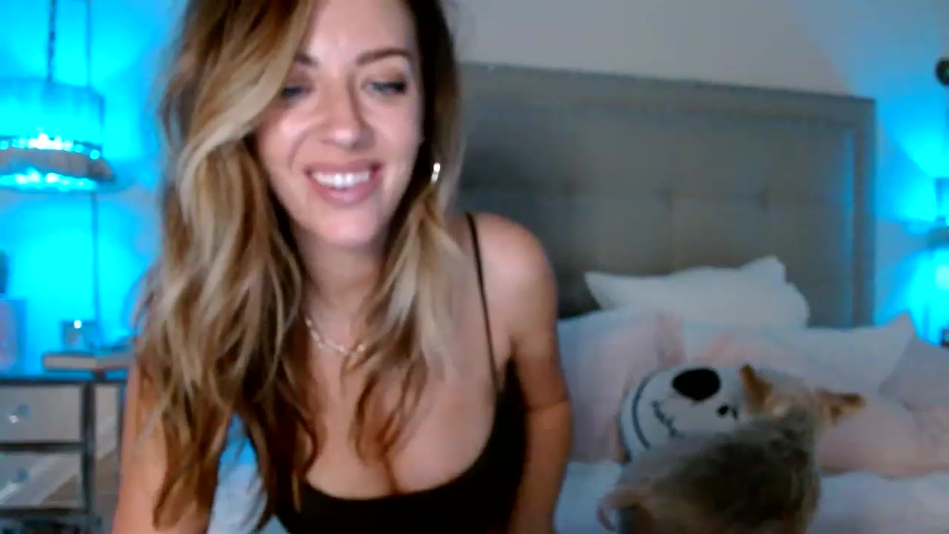 Gallery image thumbnail from DaniSendNudes's myfreecams stream on, 12/06/2022, 06:39 image 8 of 20