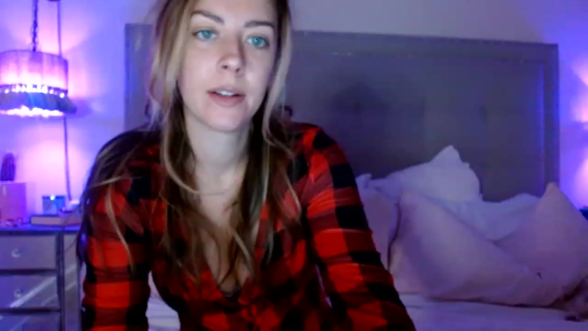 Gallery image thumbnail from DaniSendNudes's myfreecams stream on, 12/19/2022, 03:46 image 5 of 20