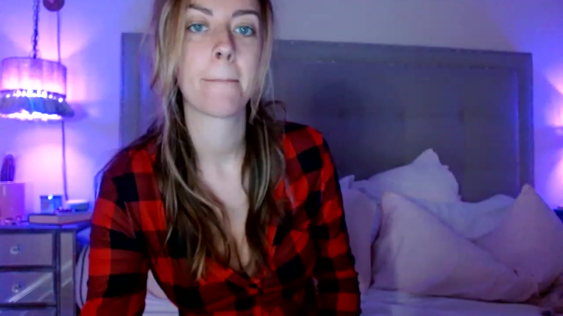 Gallery image thumbnail from DaniSendNudes's myfreecams stream on, 12/19/2022, 03:46 image 7 of 20