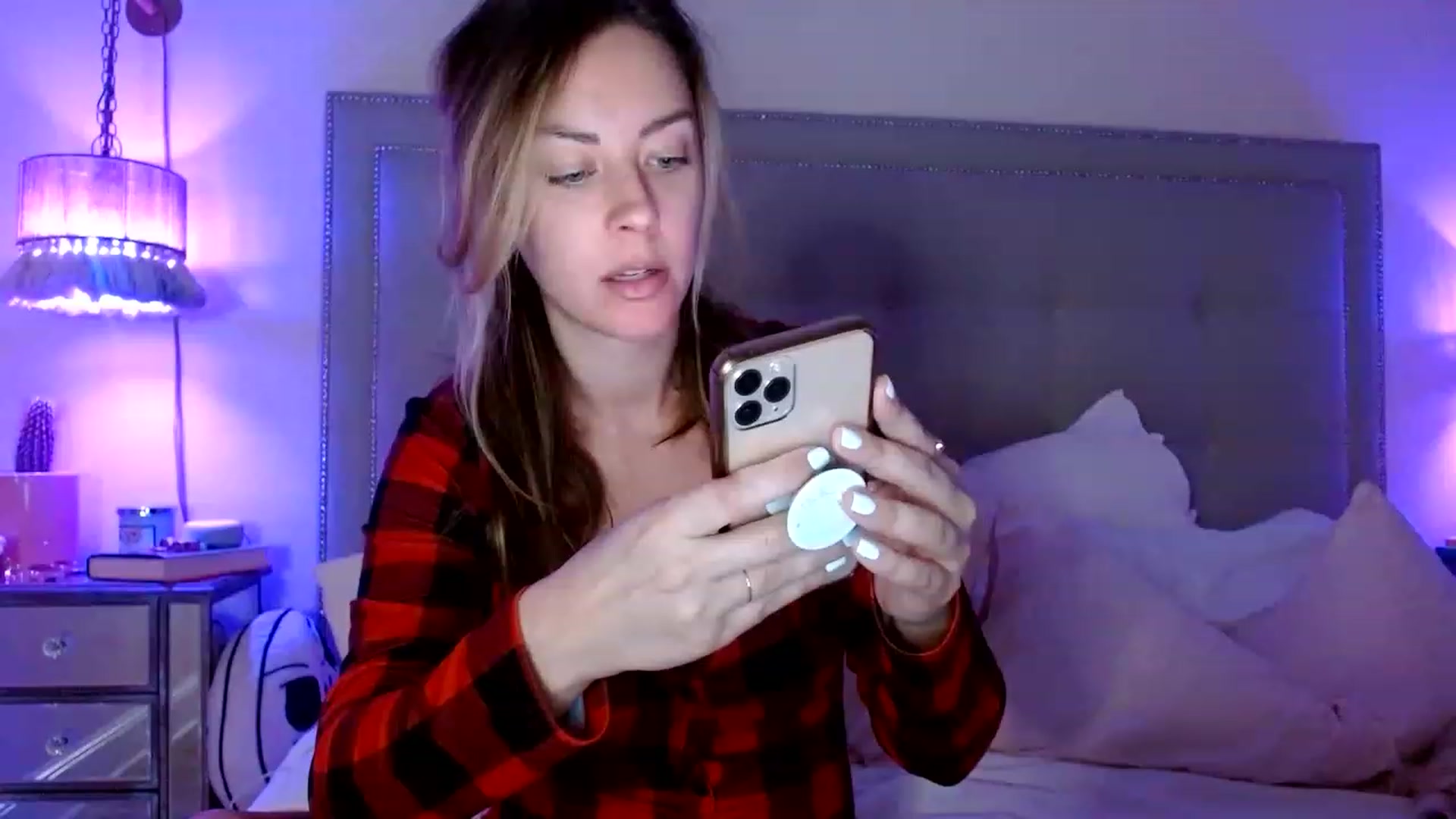 Gallery image thumbnail from DaniSendNudes's myfreecams stream on, 12/19/2022, 03:46 image 1 of 20
