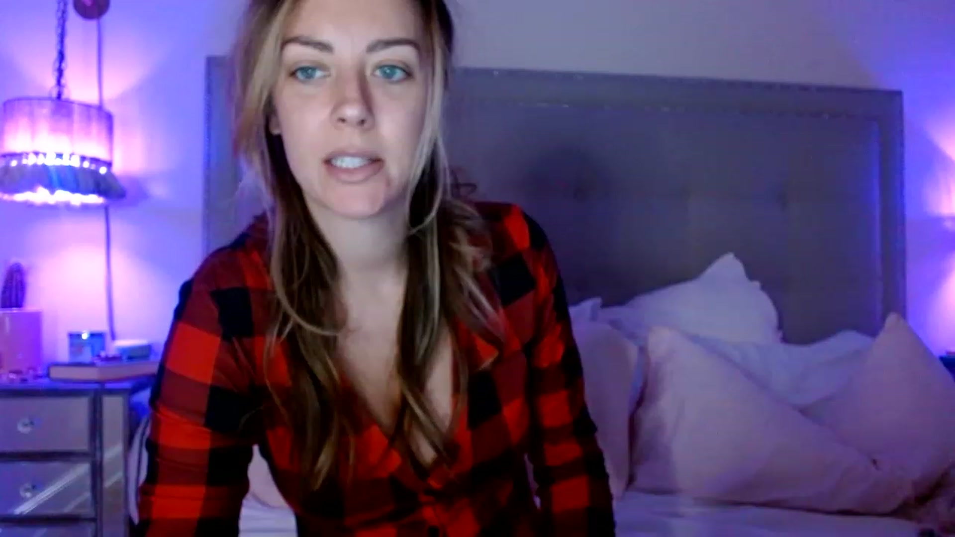 Gallery image thumbnail from DaniSendNudes's myfreecams stream on, 12/19/2022, 03:46 image 6 of 20