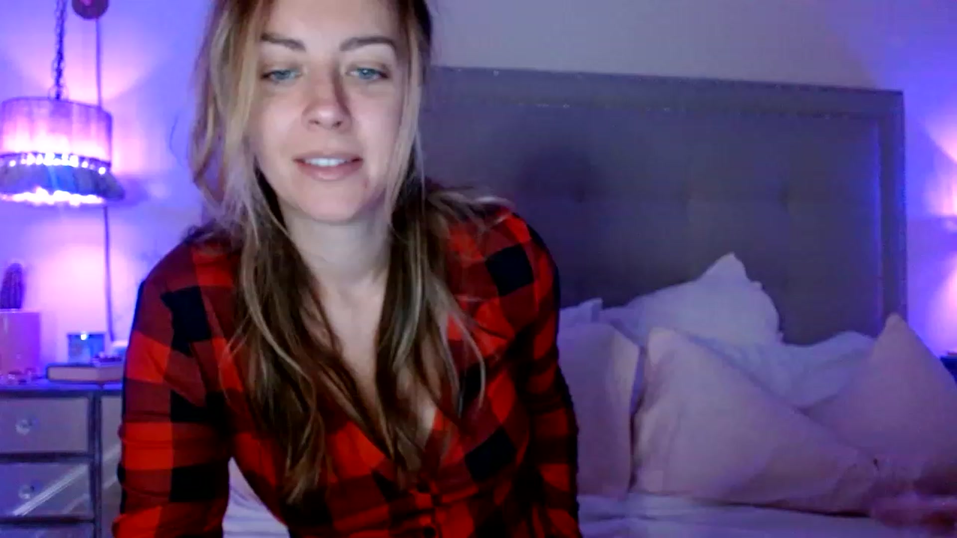 Gallery image thumbnail from DaniSendNudes's myfreecams stream on, 12/19/2022, 03:46 image 9 of 20