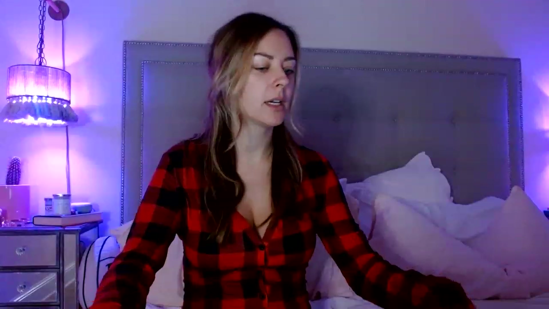 Gallery image thumbnail from DaniSendNudes's myfreecams stream on, 12/19/2022, 03:46 image 15 of 20