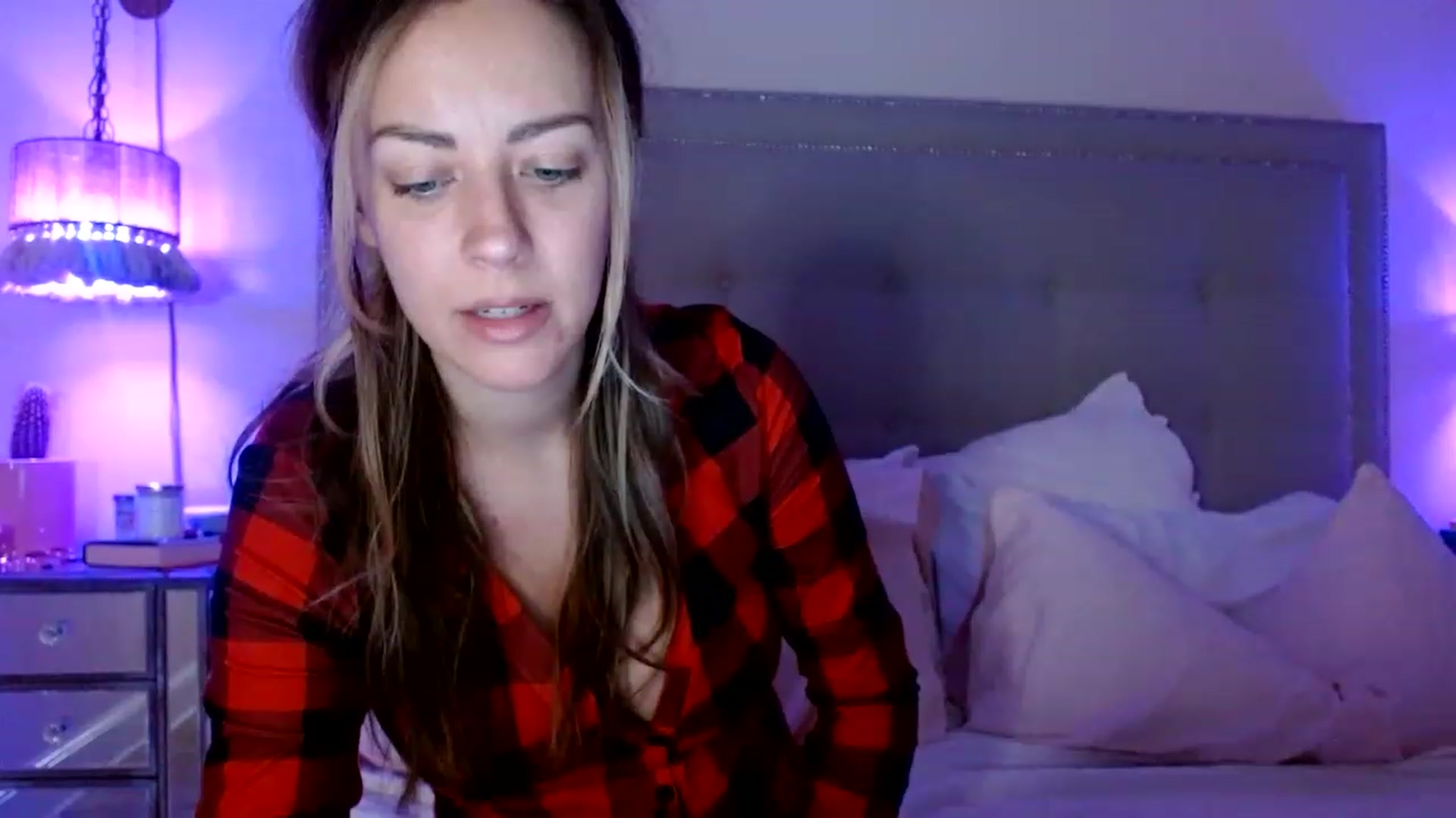 Gallery image thumbnail from DaniSendNudes's myfreecams stream on, 12/19/2022, 03:46 image 18 of 20