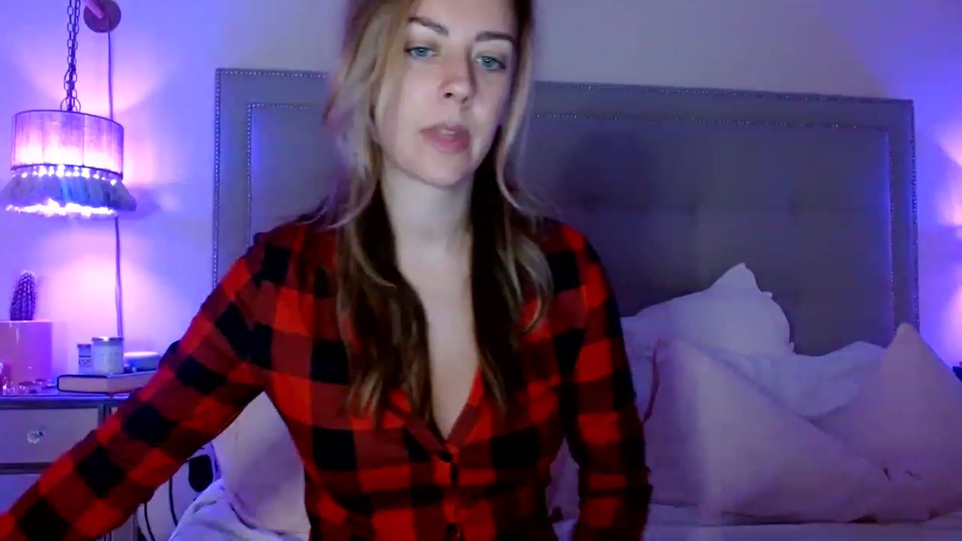 Gallery image thumbnail from DaniSendNudes's myfreecams stream on, 12/19/2022, 03:46 image 16 of 20