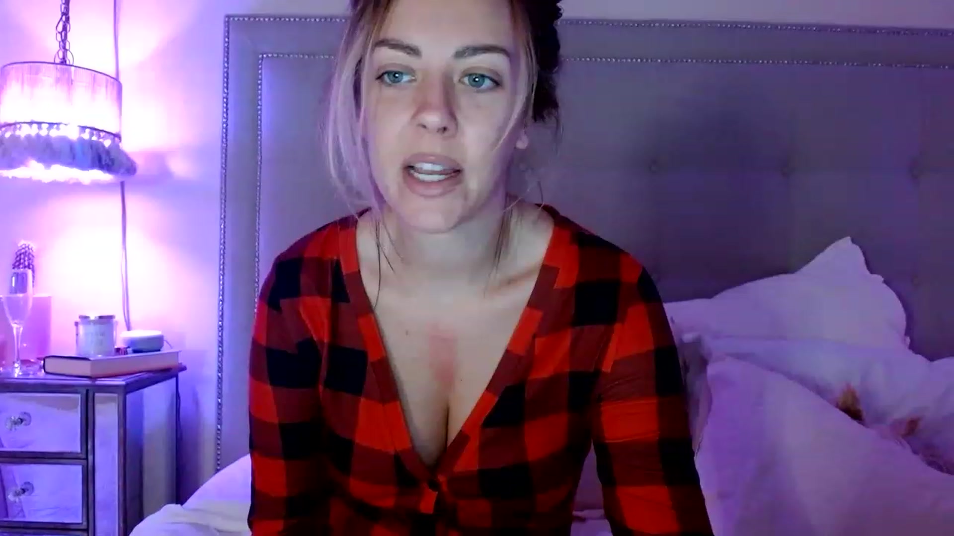 Gallery image thumbnail from DaniSendNudes's myfreecams stream on, 12/19/2022, 07:55 image 8 of 20