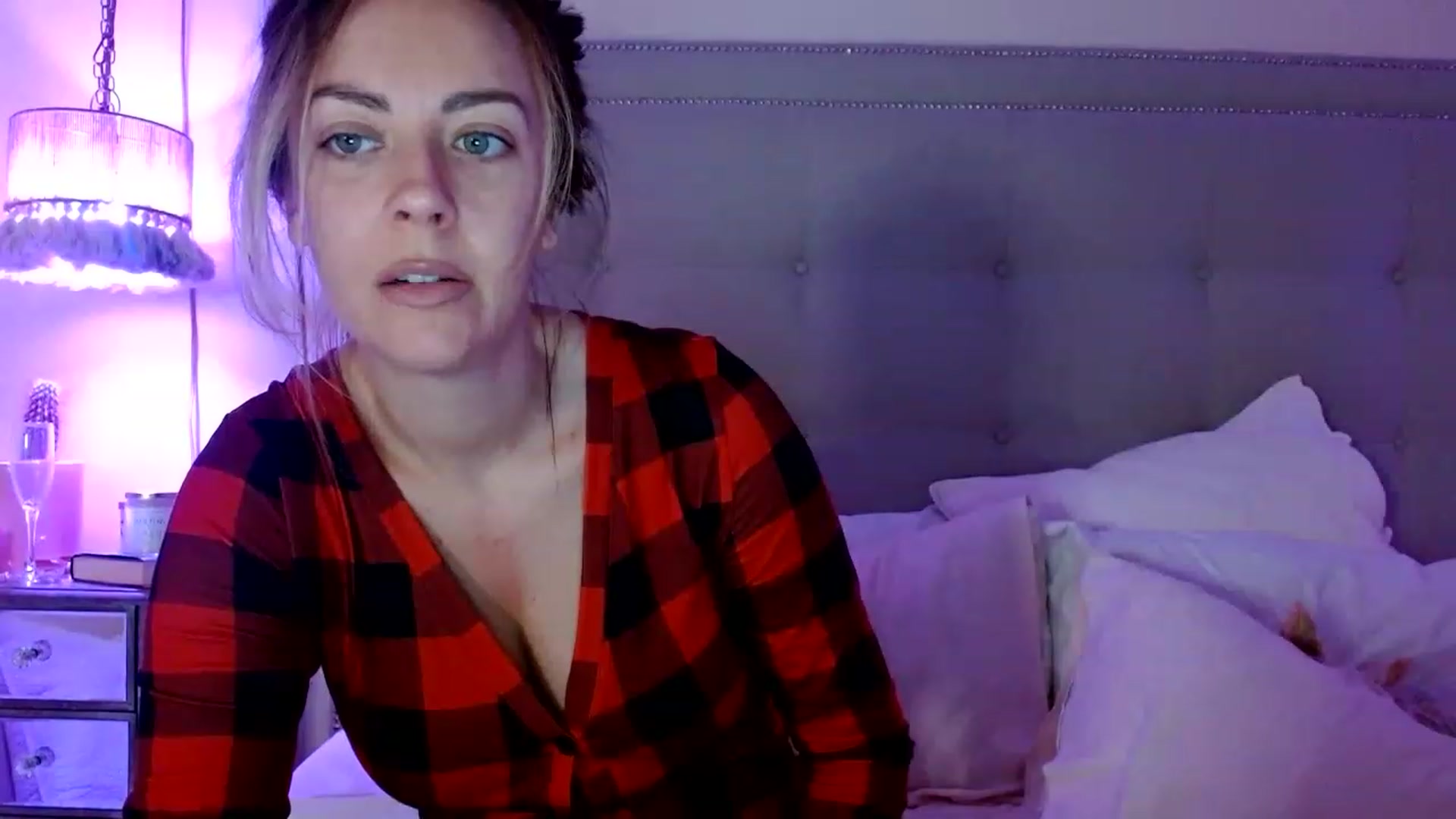 Gallery image thumbnail from DaniSendNudes's myfreecams stream on, 12/19/2022, 07:55 image 13 of 20