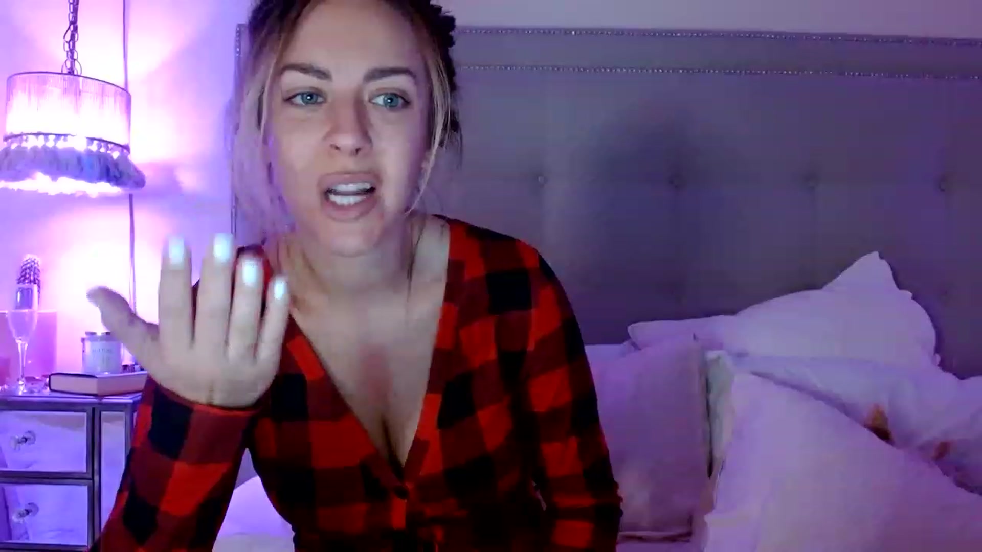 Gallery image thumbnail from DaniSendNudes's myfreecams stream on, 12/19/2022, 07:55 image 10 of 20