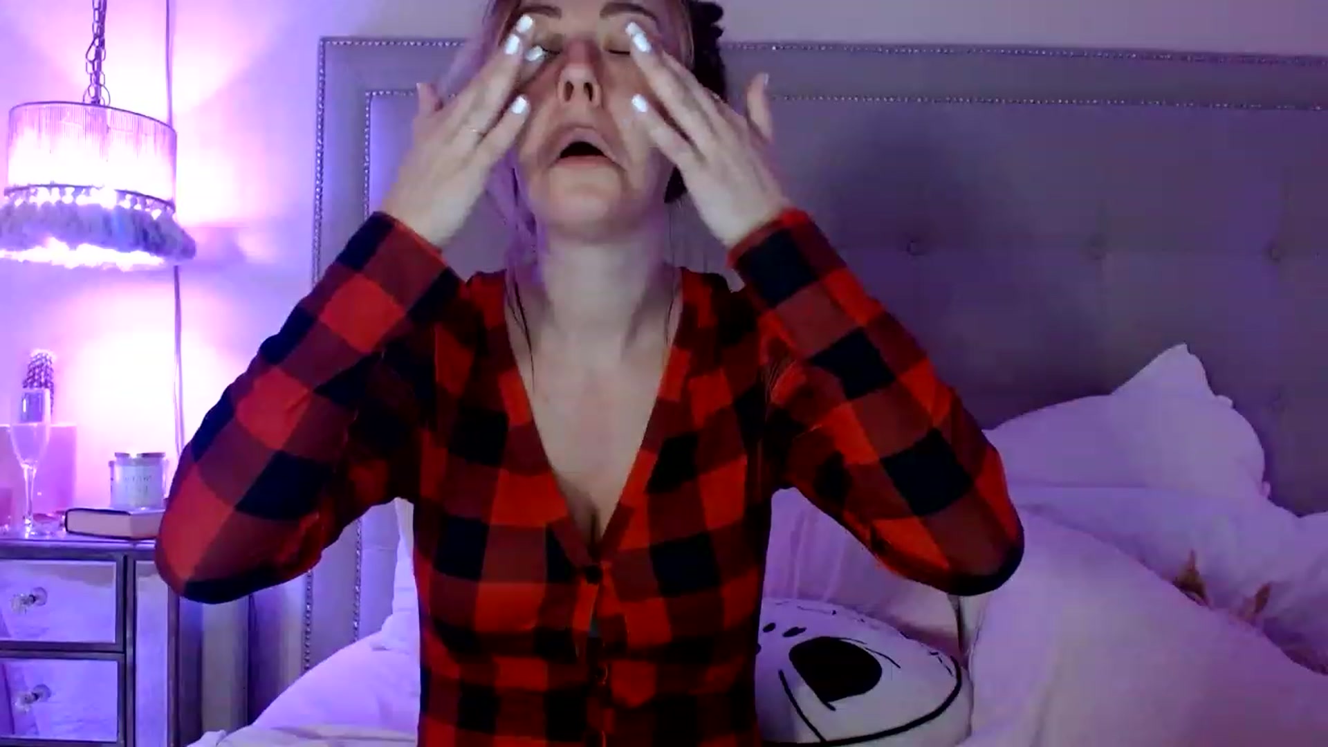 Gallery image thumbnail from DaniSendNudes's myfreecams stream on, 12/19/2022, 07:55 image 14 of 20
