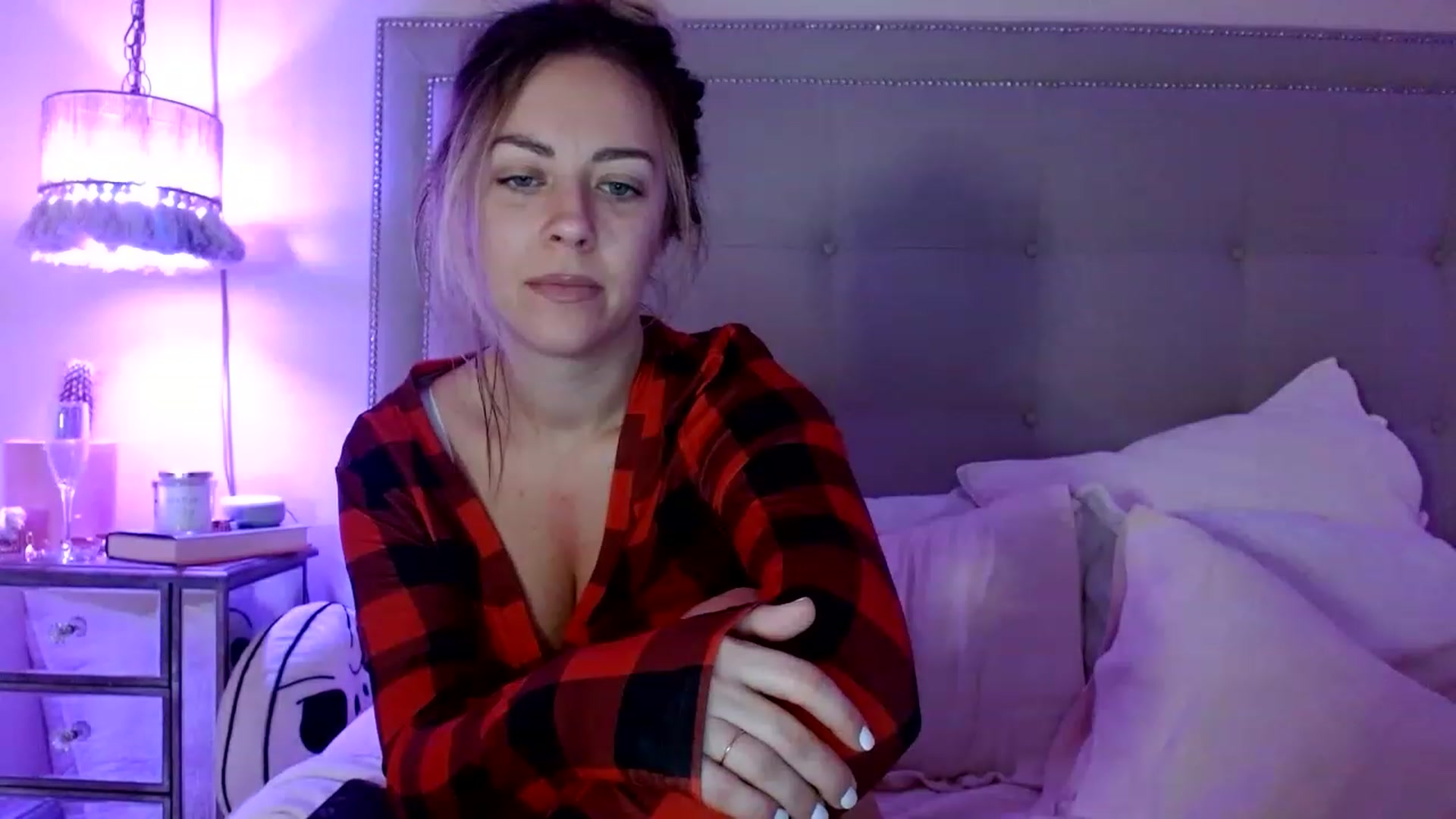 Gallery image thumbnail from DaniSendNudes's myfreecams stream on, 12/19/2022, 07:55 image 2 of 20