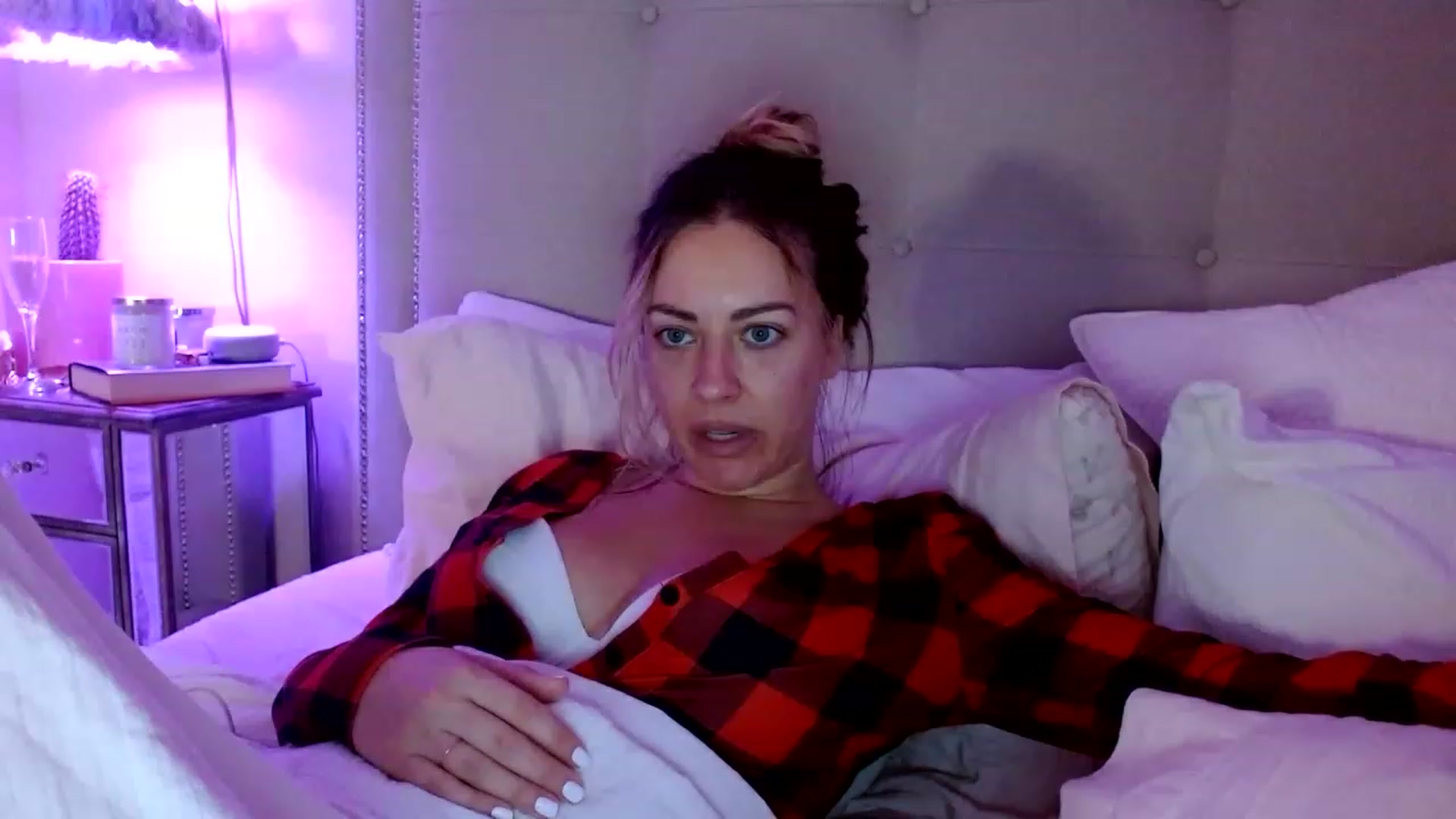 Gallery image thumbnail from DaniSendNudes's myfreecams stream on, 12/19/2022, 08:35 image 2 of 20
