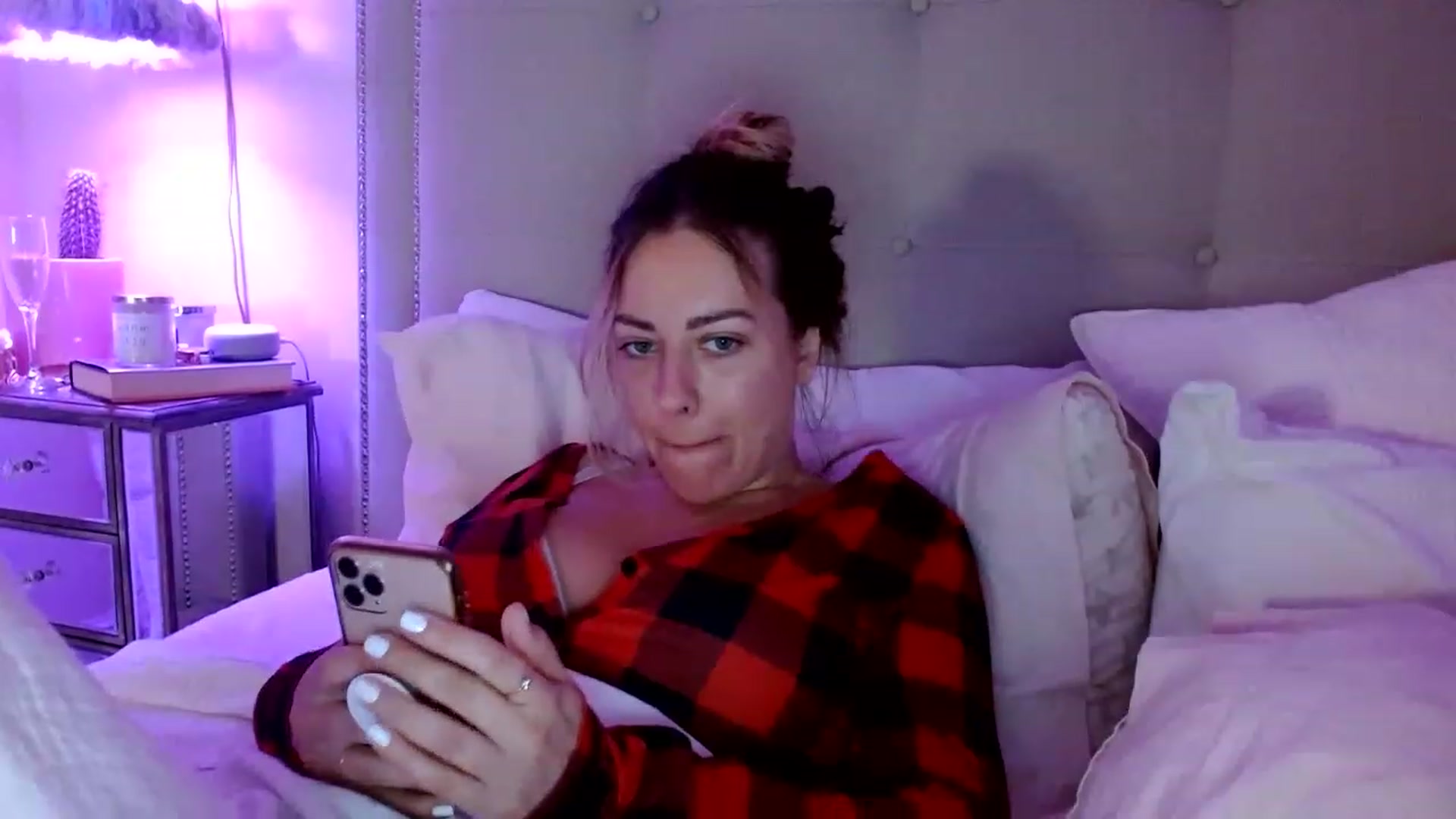 Gallery image thumbnail from DaniSendNudes's myfreecams stream on, 12/19/2022, 08:35 image 7 of 20