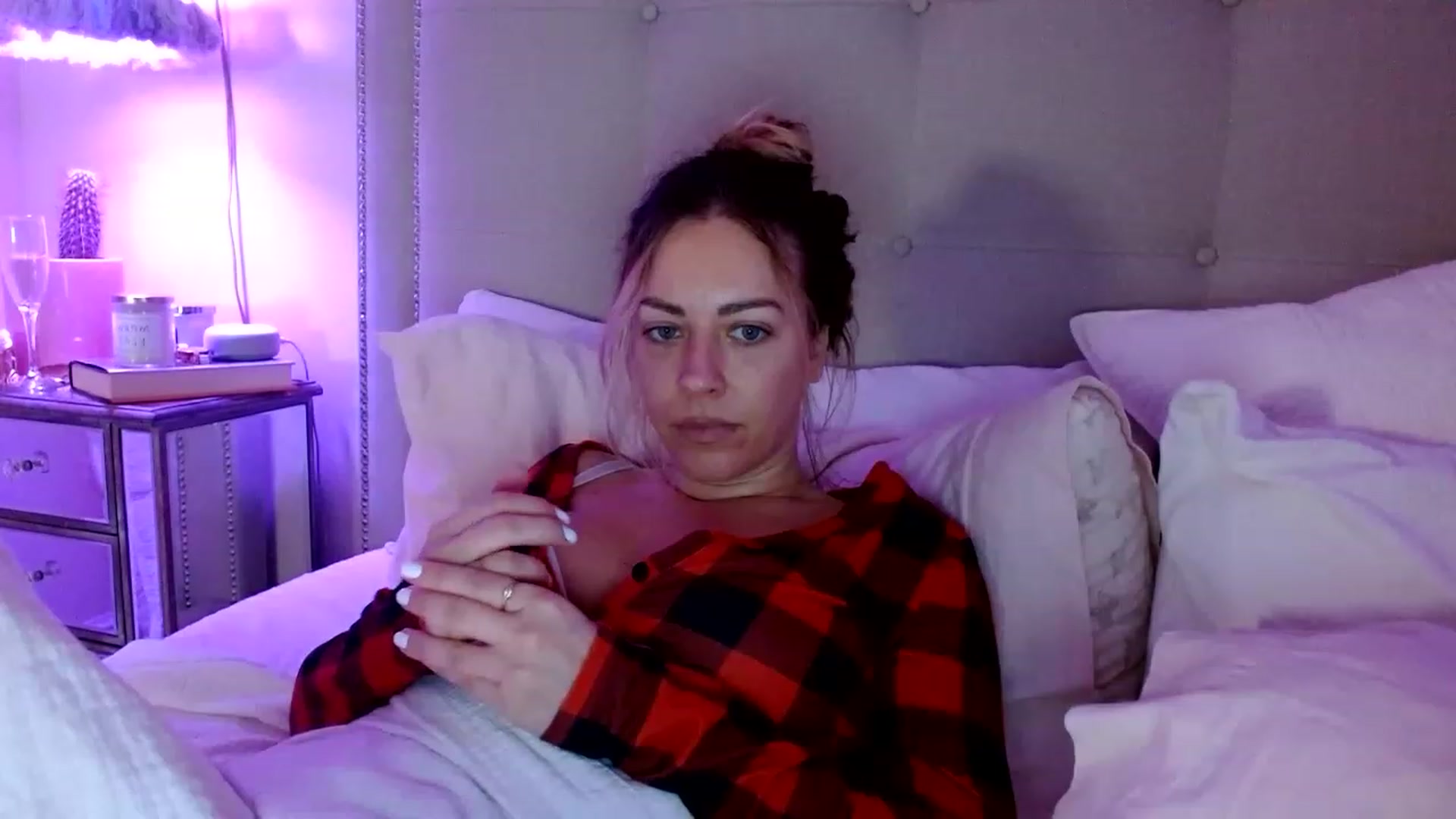 Gallery image thumbnail from DaniSendNudes's myfreecams stream on, 12/19/2022, 08:35 image 6 of 20