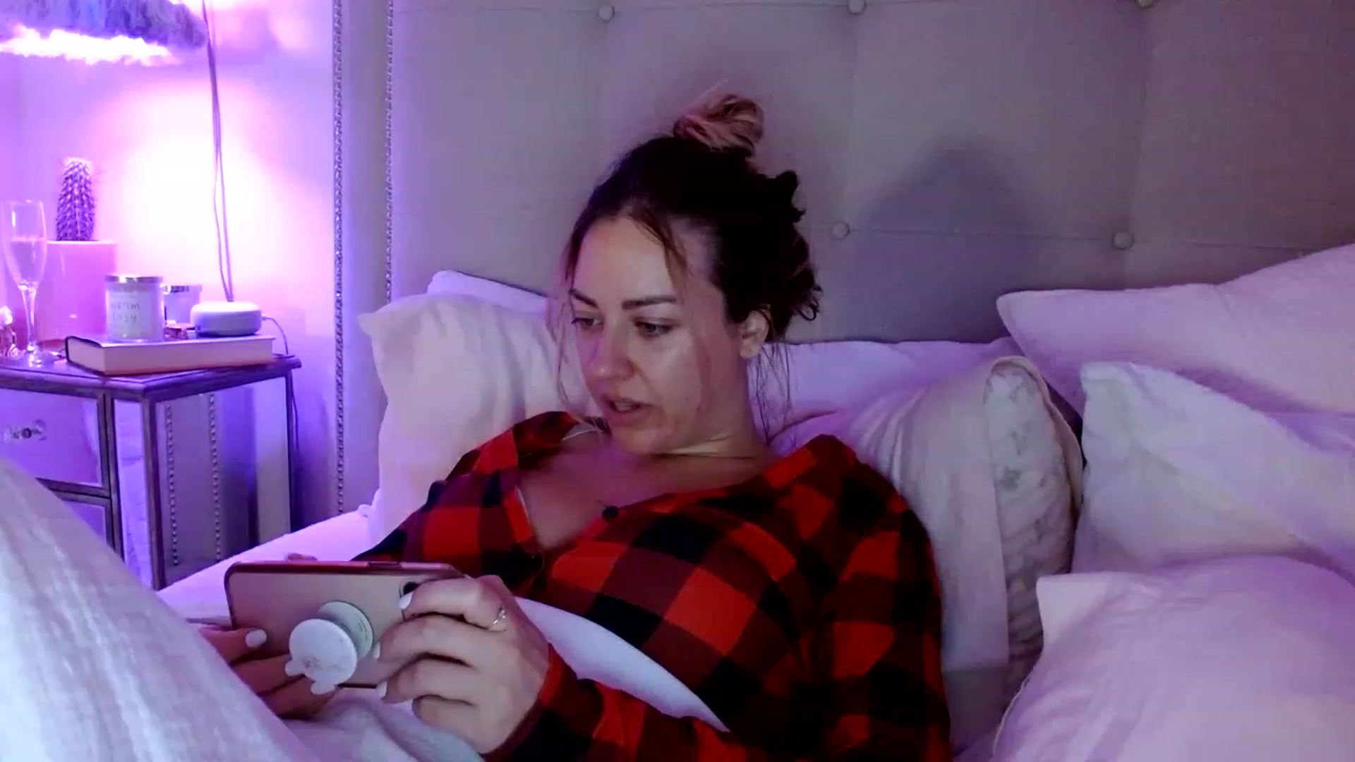 Gallery image thumbnail from DaniSendNudes's myfreecams stream on, 12/19/2022, 08:35 image 10 of 20
