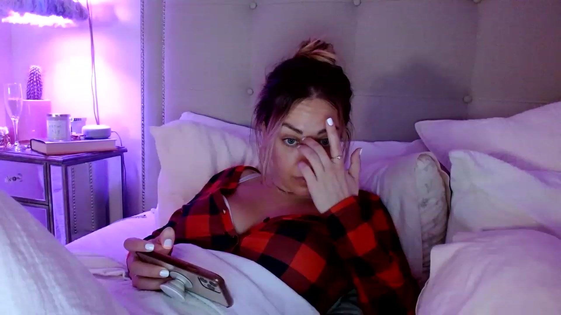 Gallery image thumbnail from DaniSendNudes's myfreecams stream on, 12/19/2022, 08:35 image 13 of 20