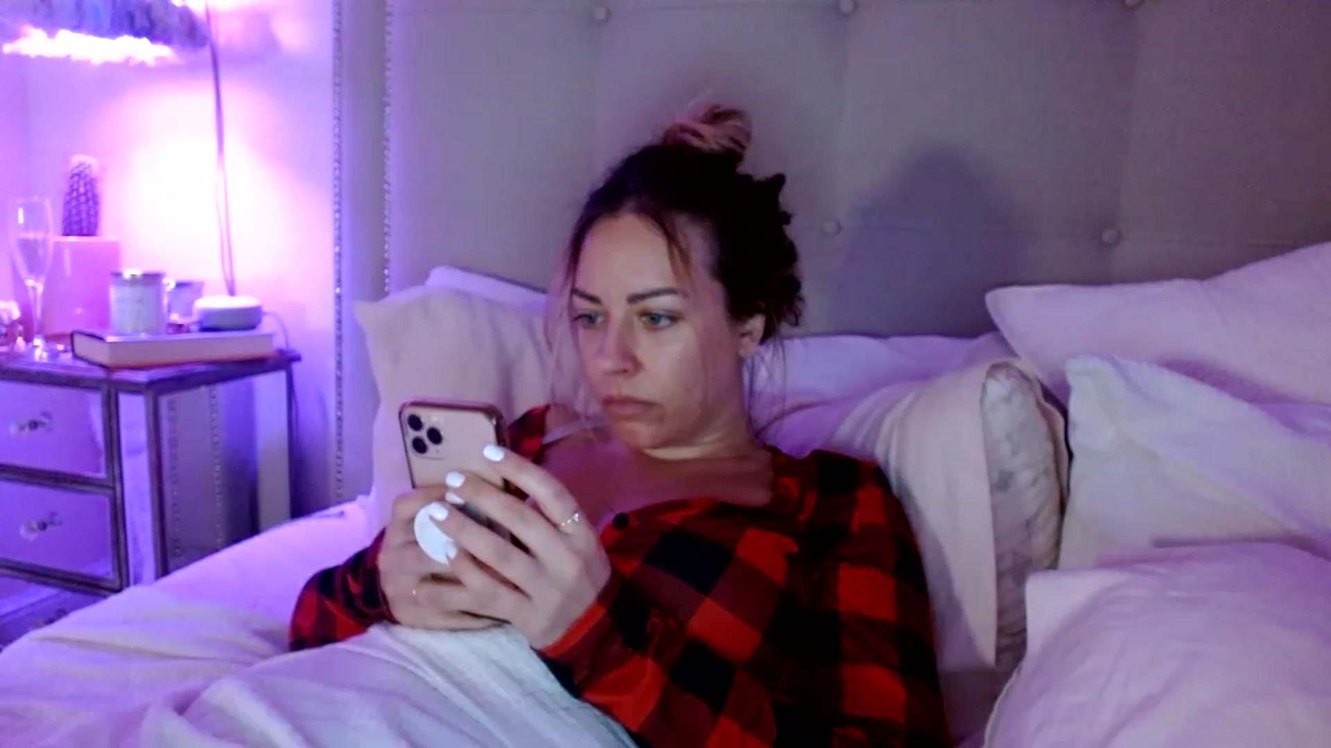 Gallery image thumbnail from DaniSendNudes's myfreecams stream on, 12/19/2022, 08:35 image 16 of 20