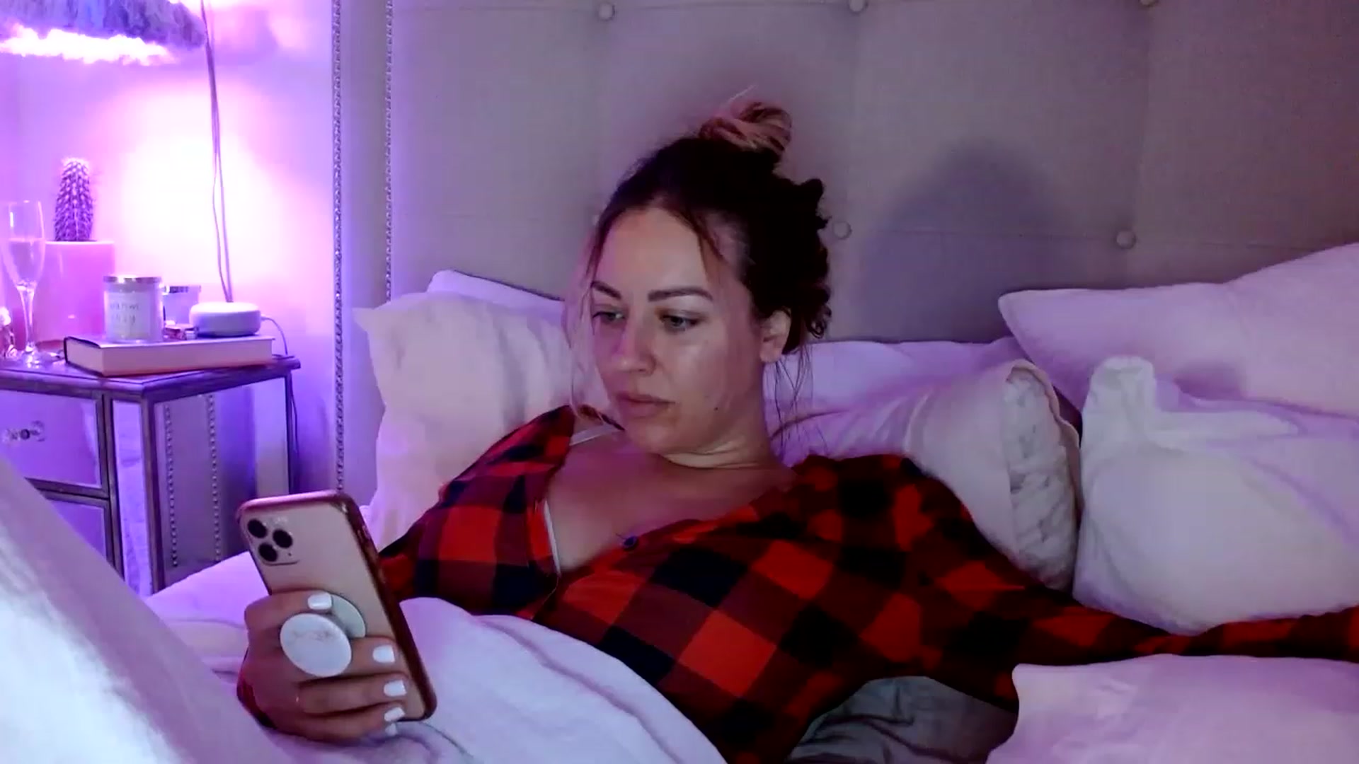 Gallery image thumbnail from DaniSendNudes's myfreecams stream on, 12/19/2022, 08:35 image 5 of 20