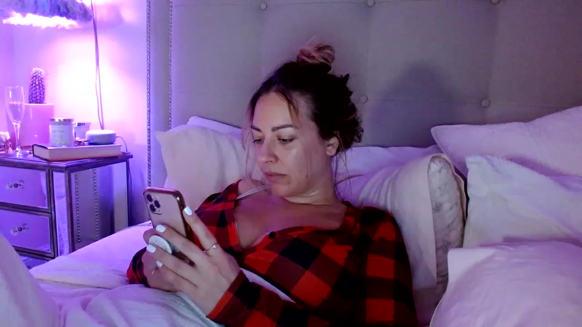 Gallery image thumbnail from DaniSendNudes's myfreecams stream on, 12/19/2022, 08:35 image 18 of 20