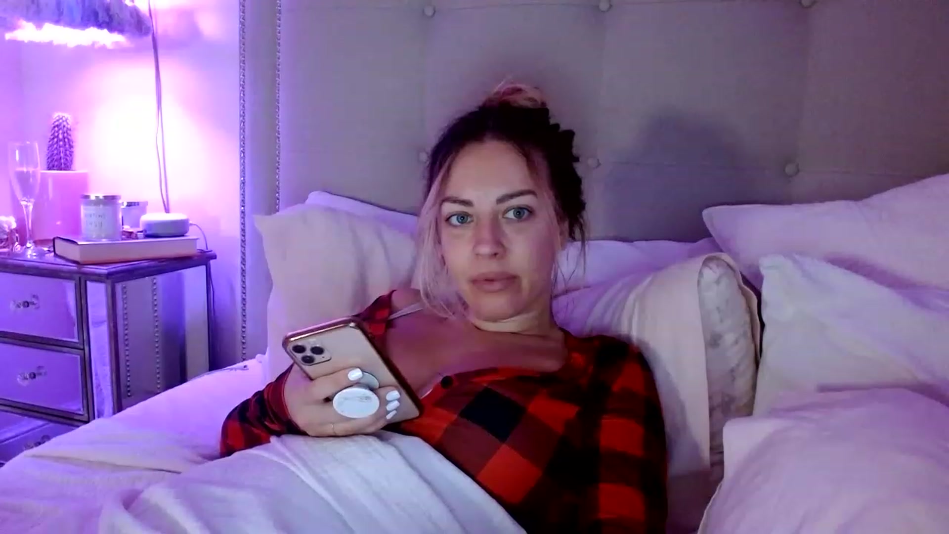 Gallery image thumbnail from DaniSendNudes's myfreecams stream on, 12/19/2022, 08:35 image 17 of 20