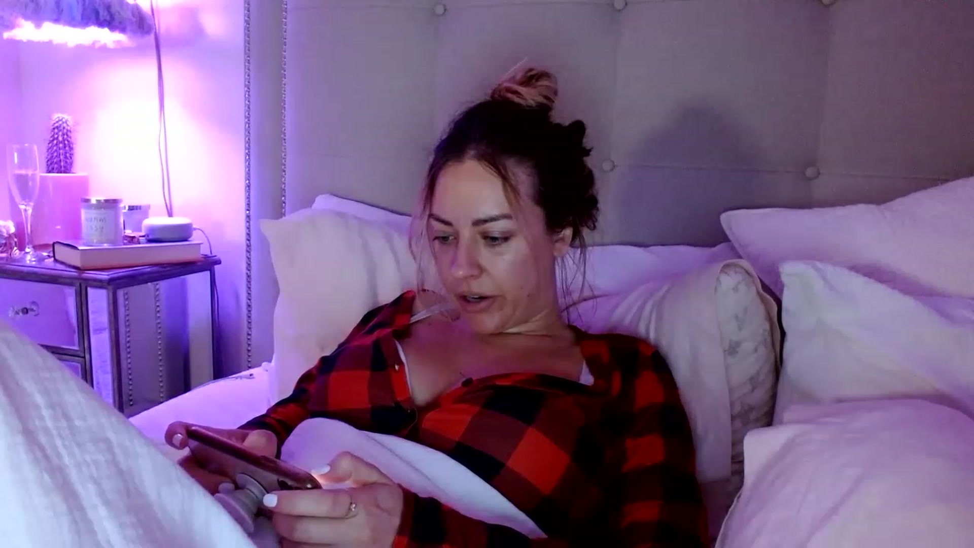 Gallery image thumbnail from DaniSendNudes's myfreecams stream on, 12/19/2022, 08:35 image 14 of 20