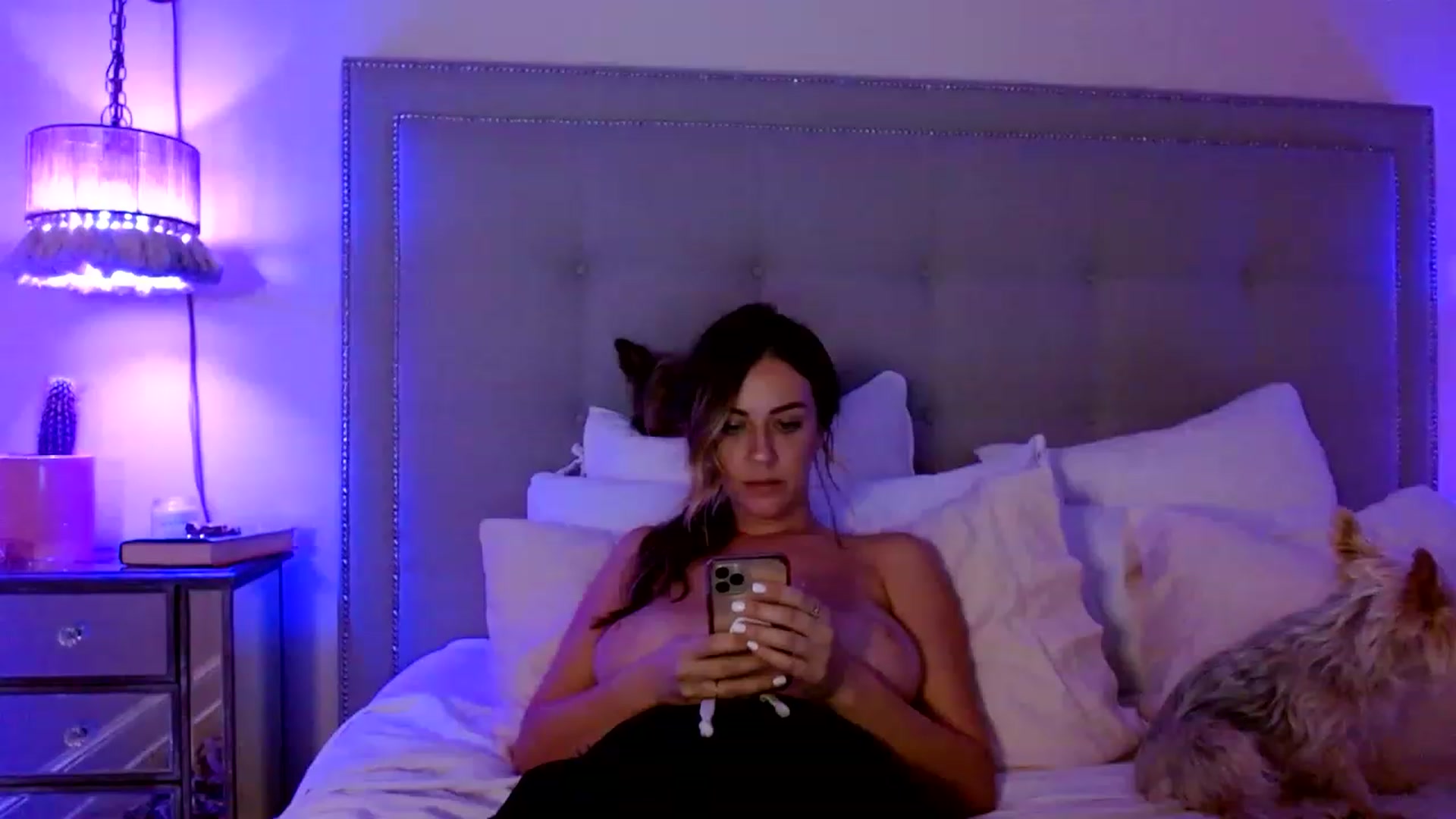 Gallery image thumbnail from DaniSendNudes's myfreecams stream on, 12/22/2022, 09:19 image 3 of 20
