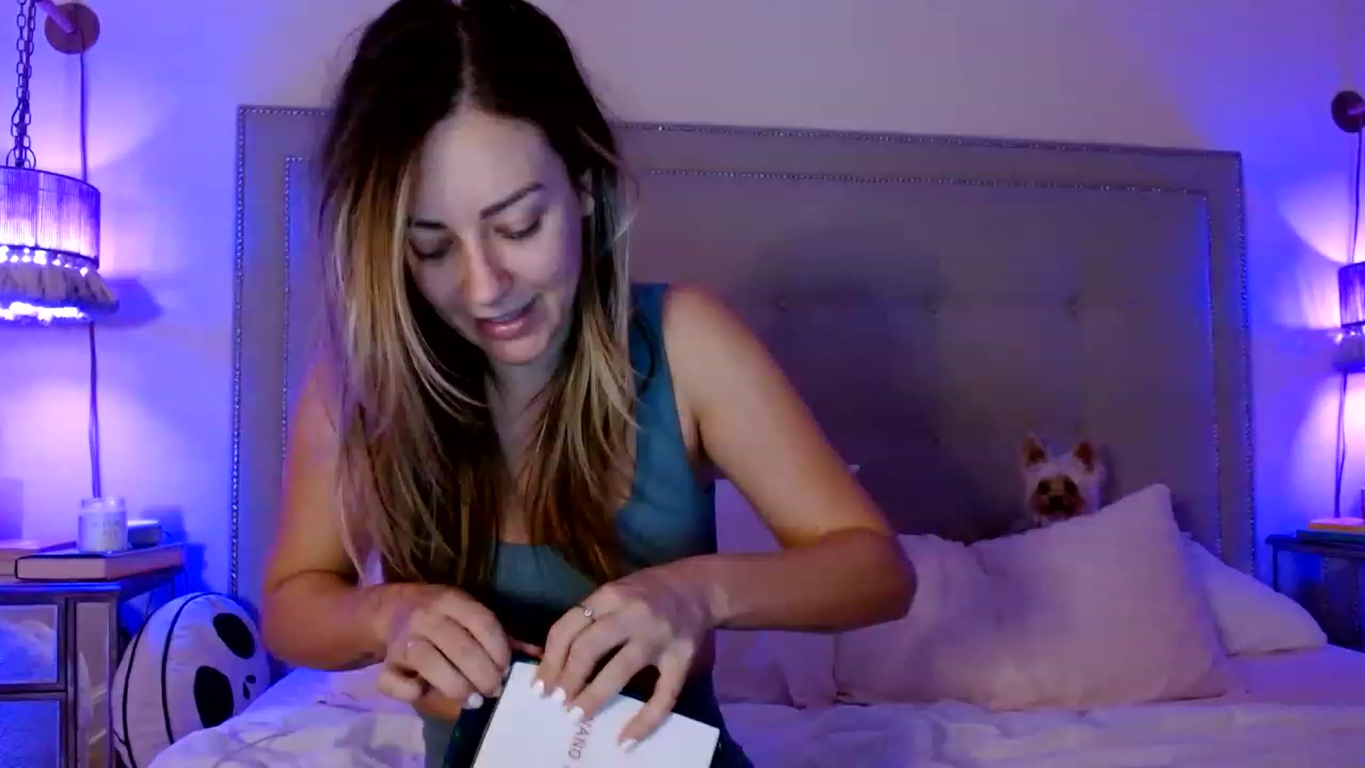 Gallery image thumbnail from DaniSendNudes's myfreecams stream on, 12/24/2022, 03:51 image 4 of 20
