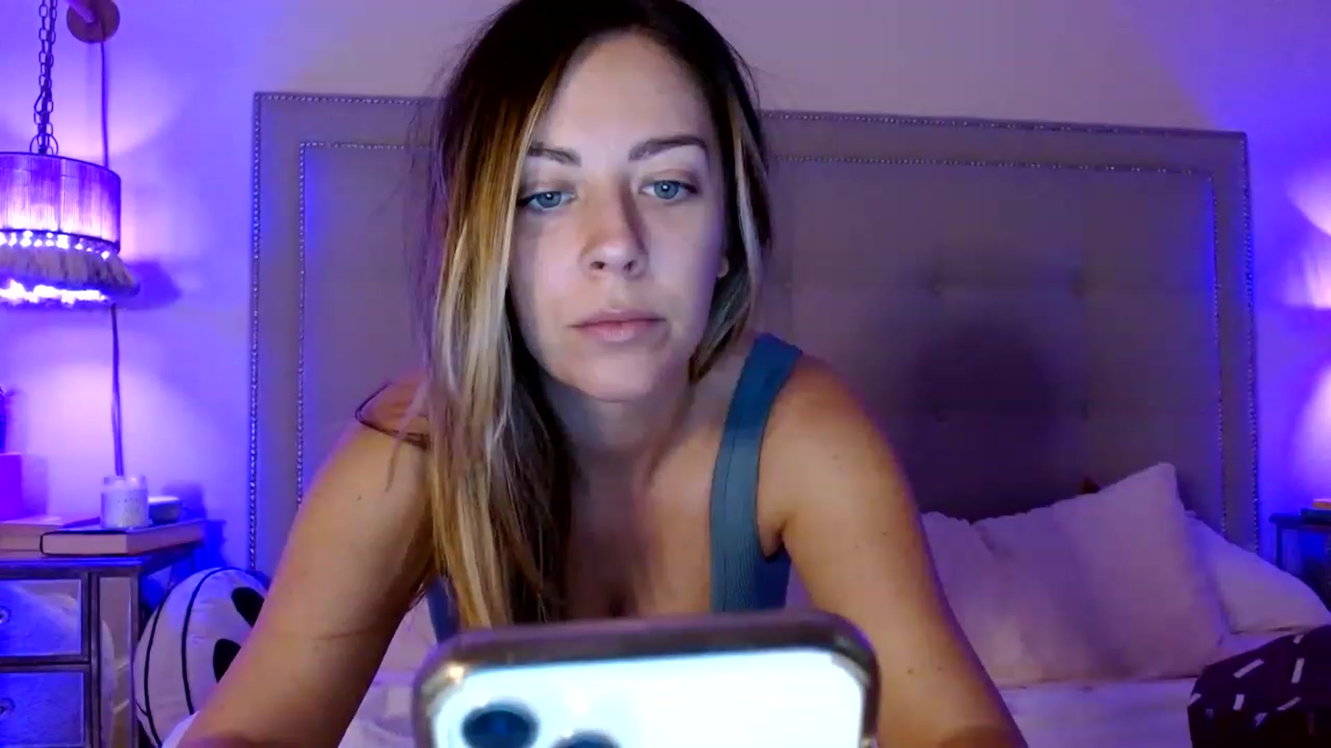 Gallery image thumbnail from DaniSendNudes's myfreecams stream on, 12/24/2022, 03:51 image 14 of 20