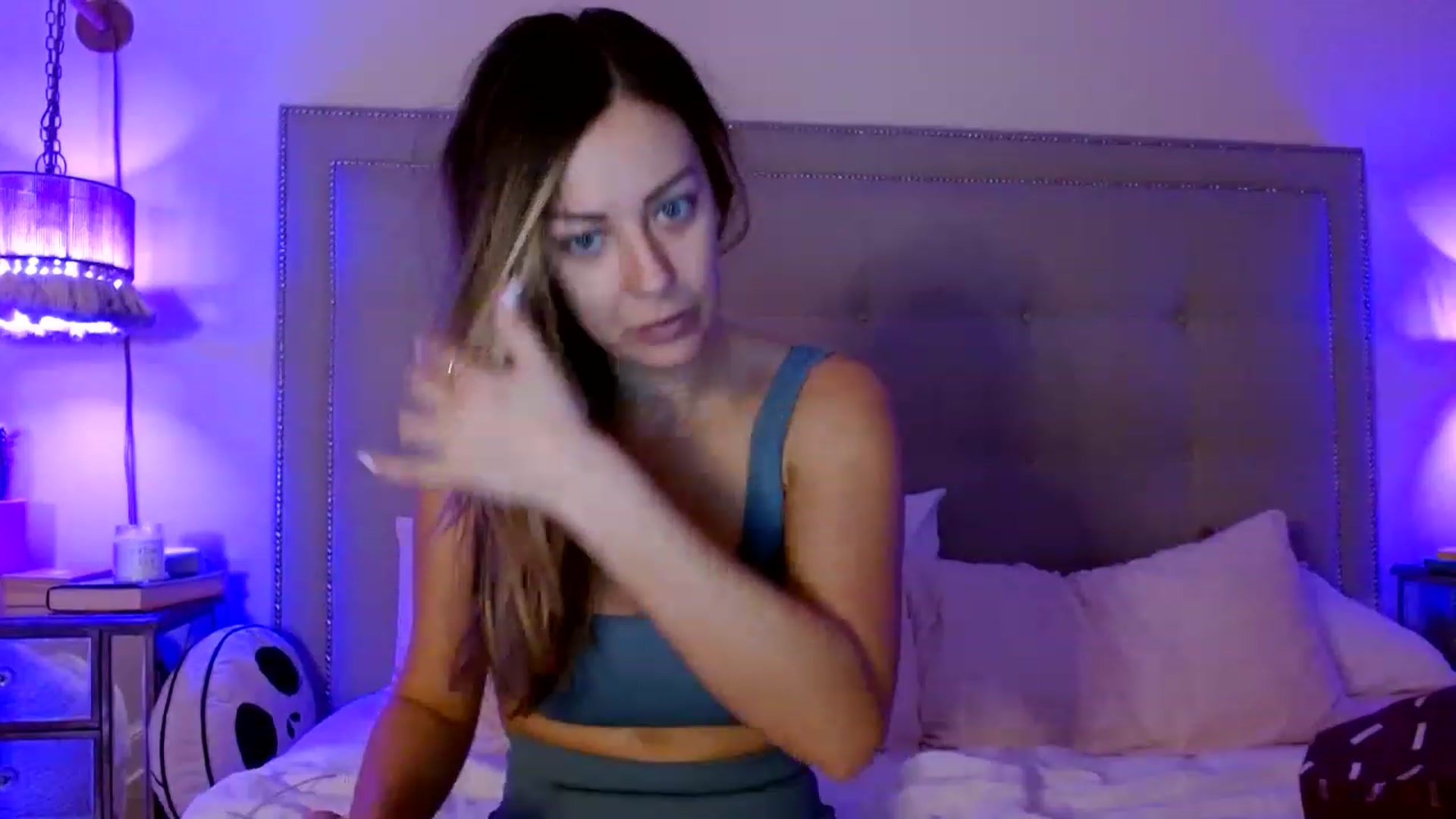 Gallery image thumbnail from DaniSendNudes's myfreecams stream on, 12/24/2022, 03:51 image 12 of 20