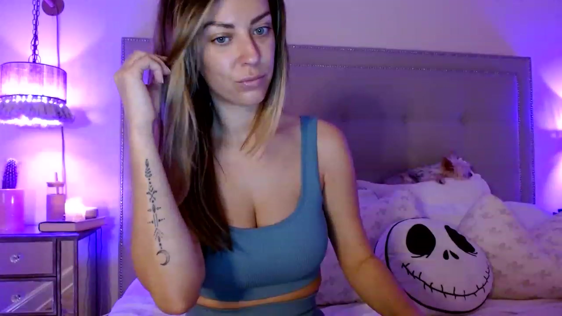 Gallery image thumbnail from DaniSendNudes's myfreecams stream on, 12/29/2022, 05:59 image 10 of 20
