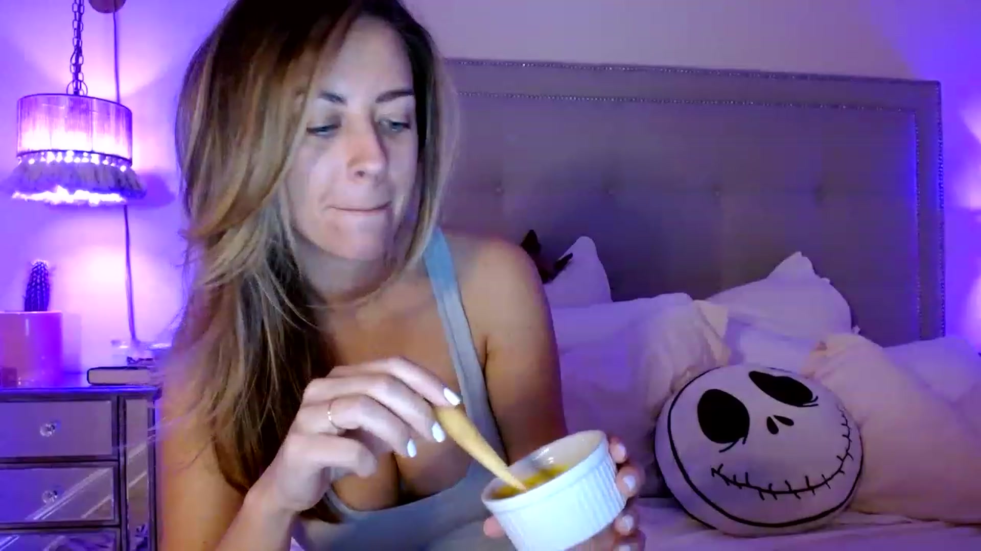 Gallery image thumbnail from DaniSendNudes's myfreecams stream on, 12/30/2022, 06:36 image 8 of 20