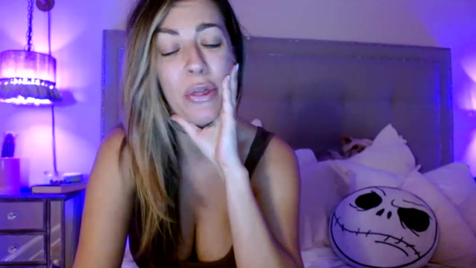 Gallery image thumbnail from DaniSendNudes's myfreecams stream on, 12/31/2022, 07:13 image 18 of 20
