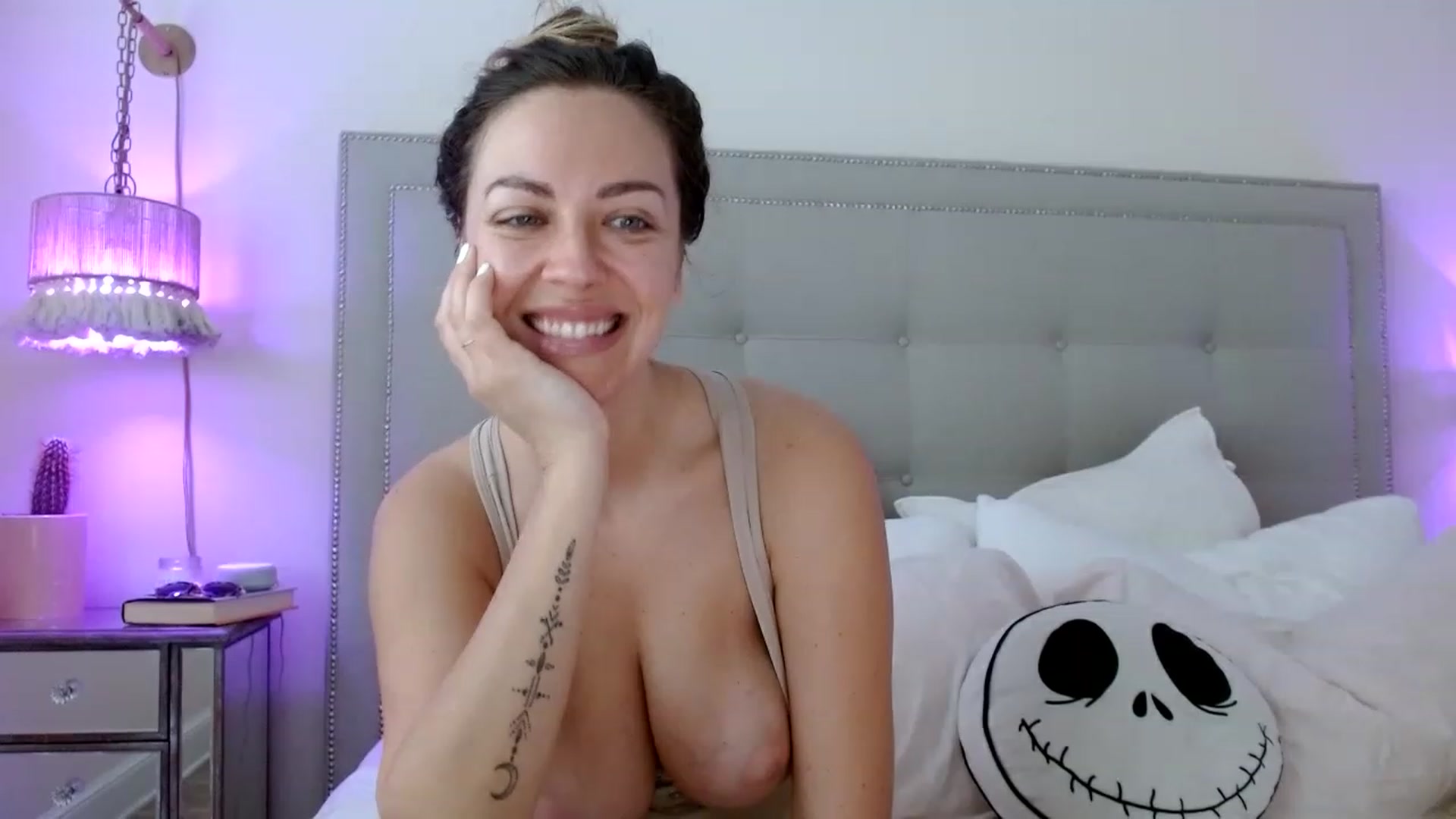 Gallery image thumbnail from DaniSendNudes's myfreecams stream on, 12/31/2022, 21:01 image 9 of 20