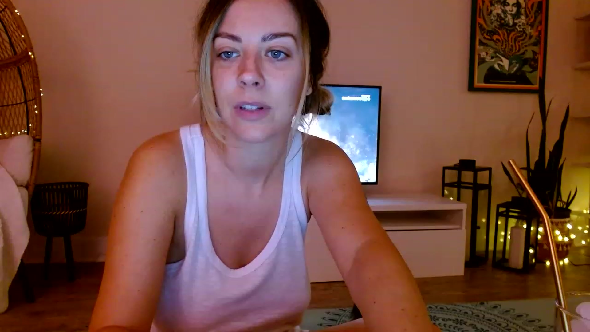 Gallery image thumbnail from DaniSendNudes's myfreecams stream on, 01/12/2023, 06:55 image 20 of 20
