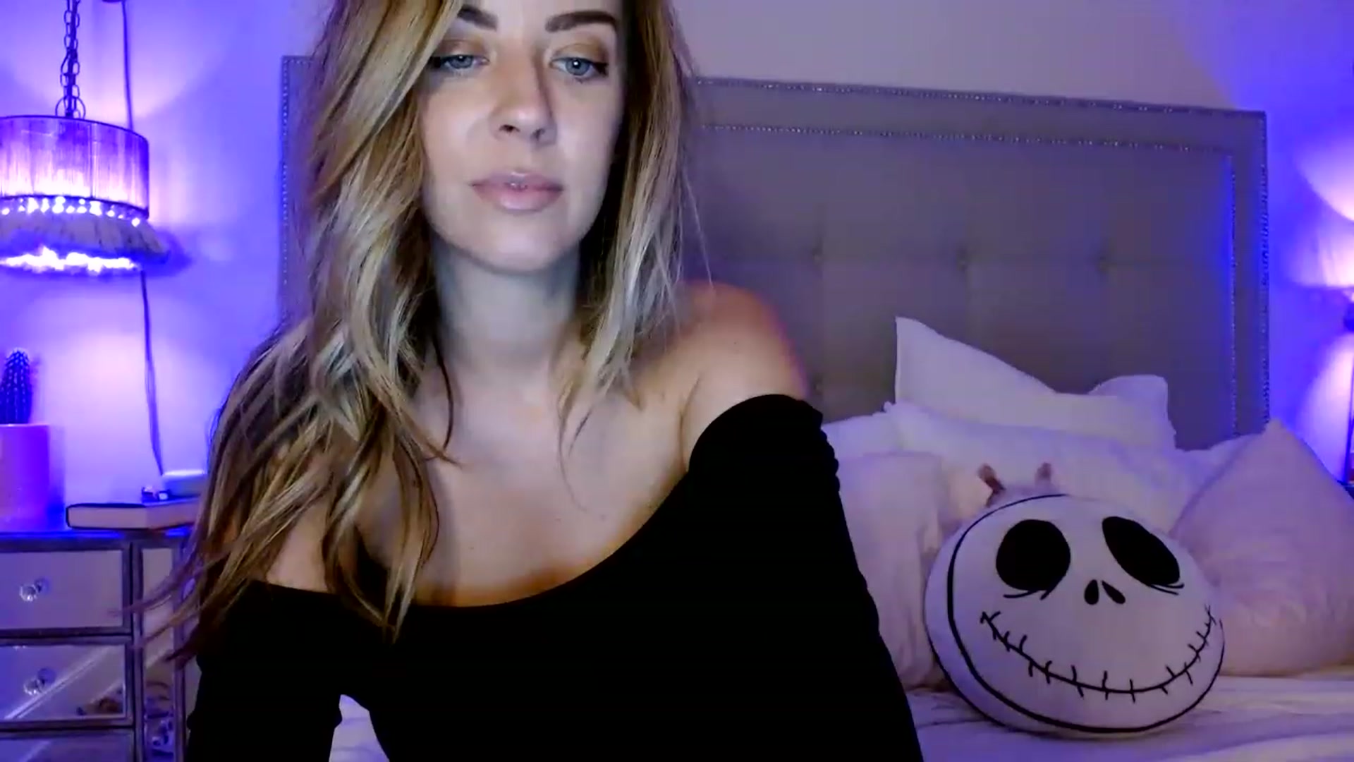 Gallery image thumbnail from DaniSendNudes's myfreecams stream on, 01/18/2023, 04:44 image 5 of 20