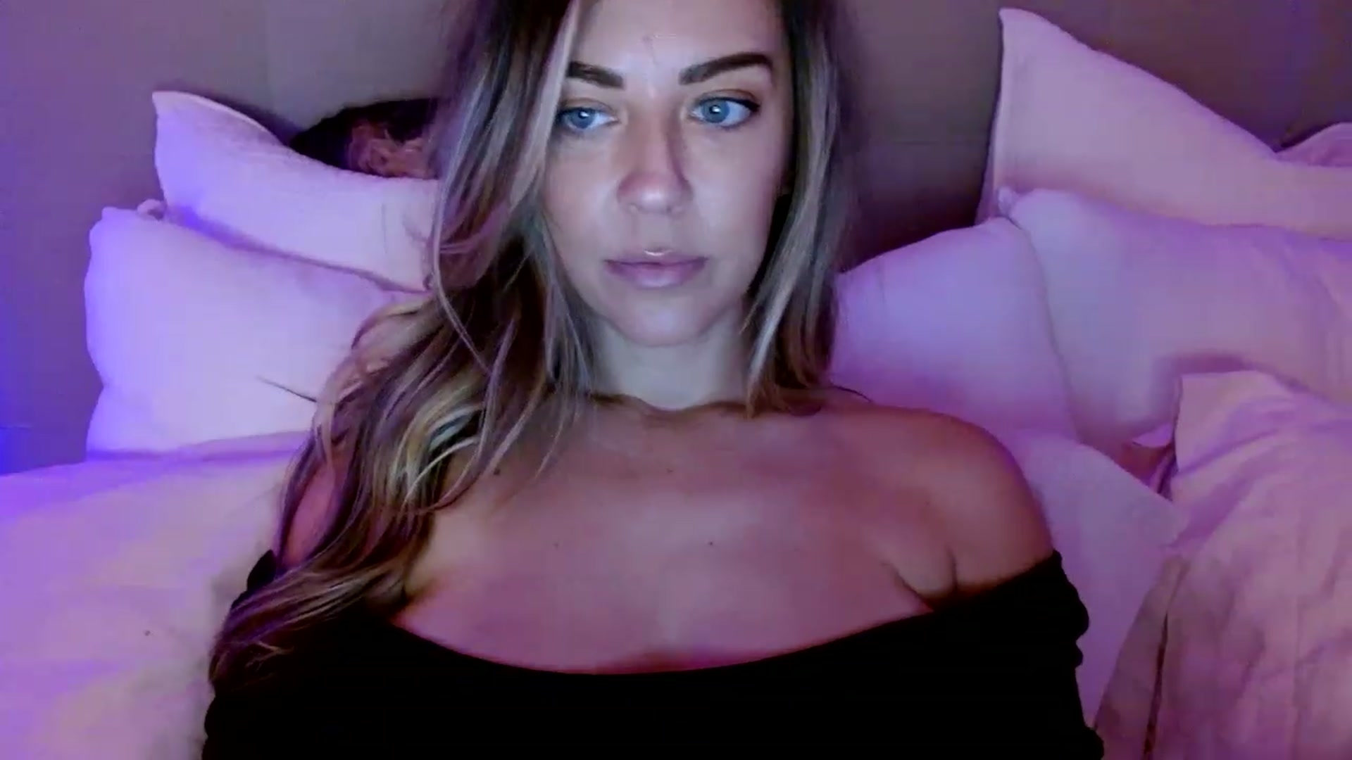 Gallery image thumbnail from DaniSendNudes's myfreecams stream on, 01/18/2023, 05:48 image 12 of 20