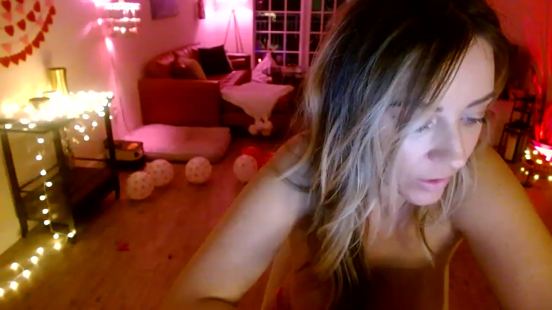 Gallery image thumbnail from DaniSendNudes's myfreecams stream on, 02/15/2023, 07:55 image 2 of 20