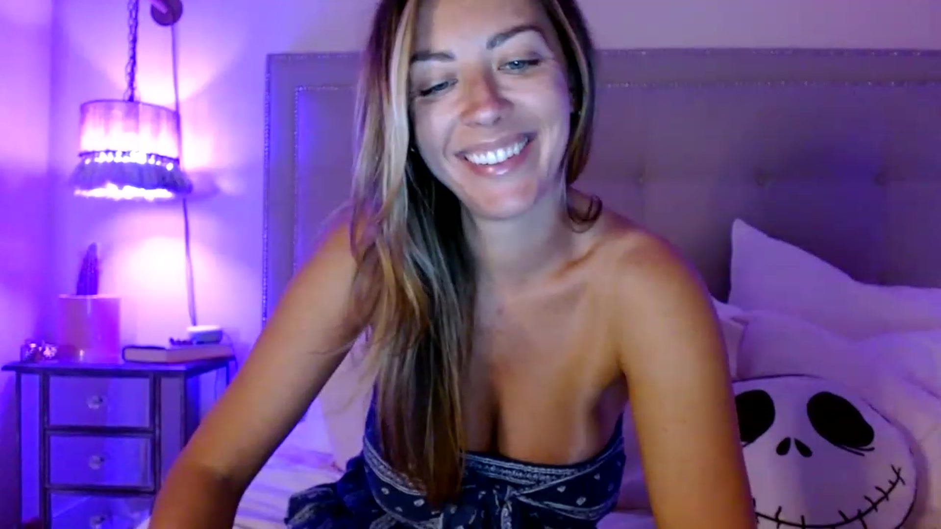 Gallery image thumbnail from DaniSendNudes's myfreecams stream on, 03/15/2023, 04:32 image 16 of 20